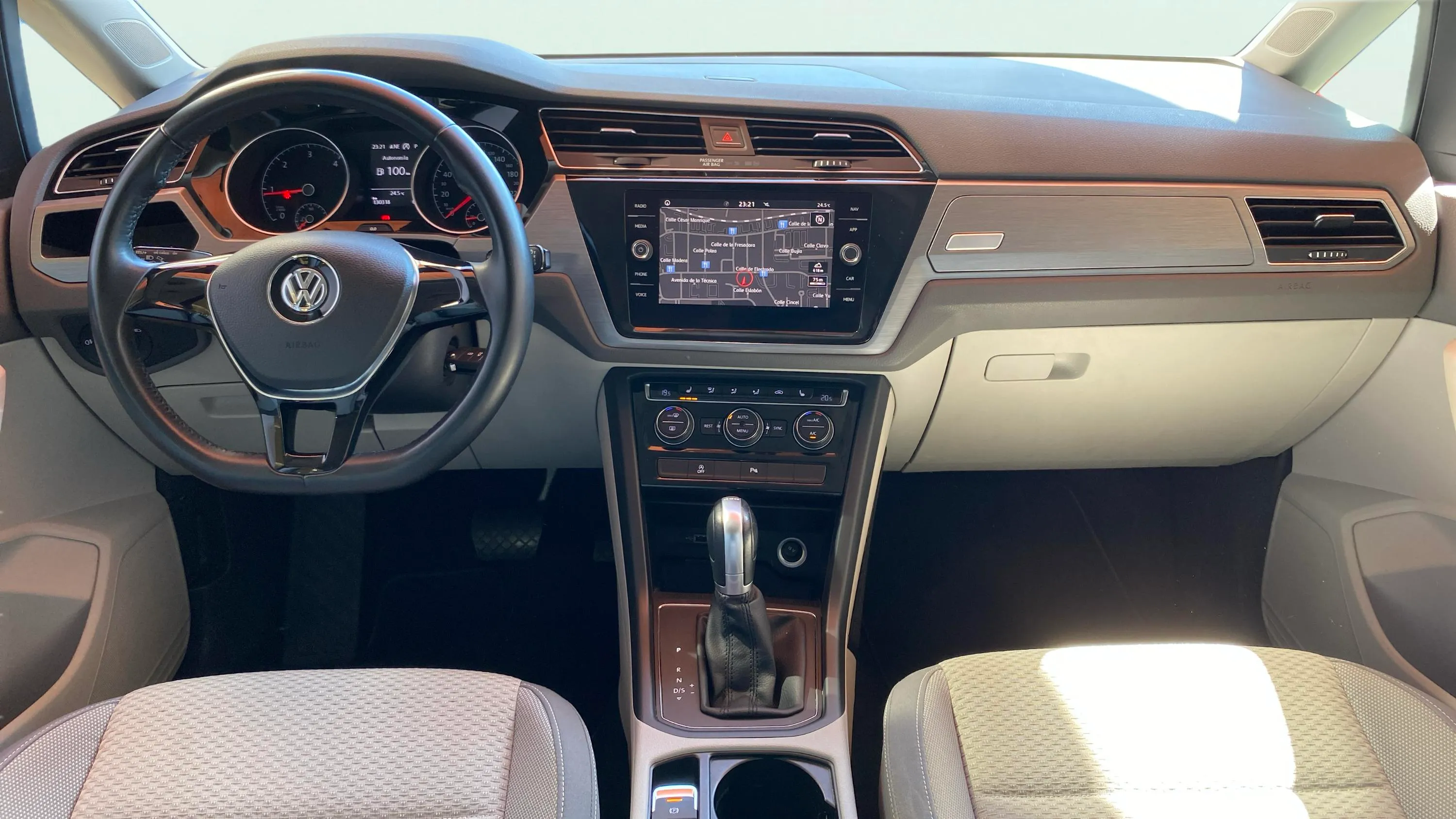 Volkswagen Touran Advance 2.0 TDI DSG - foto 14