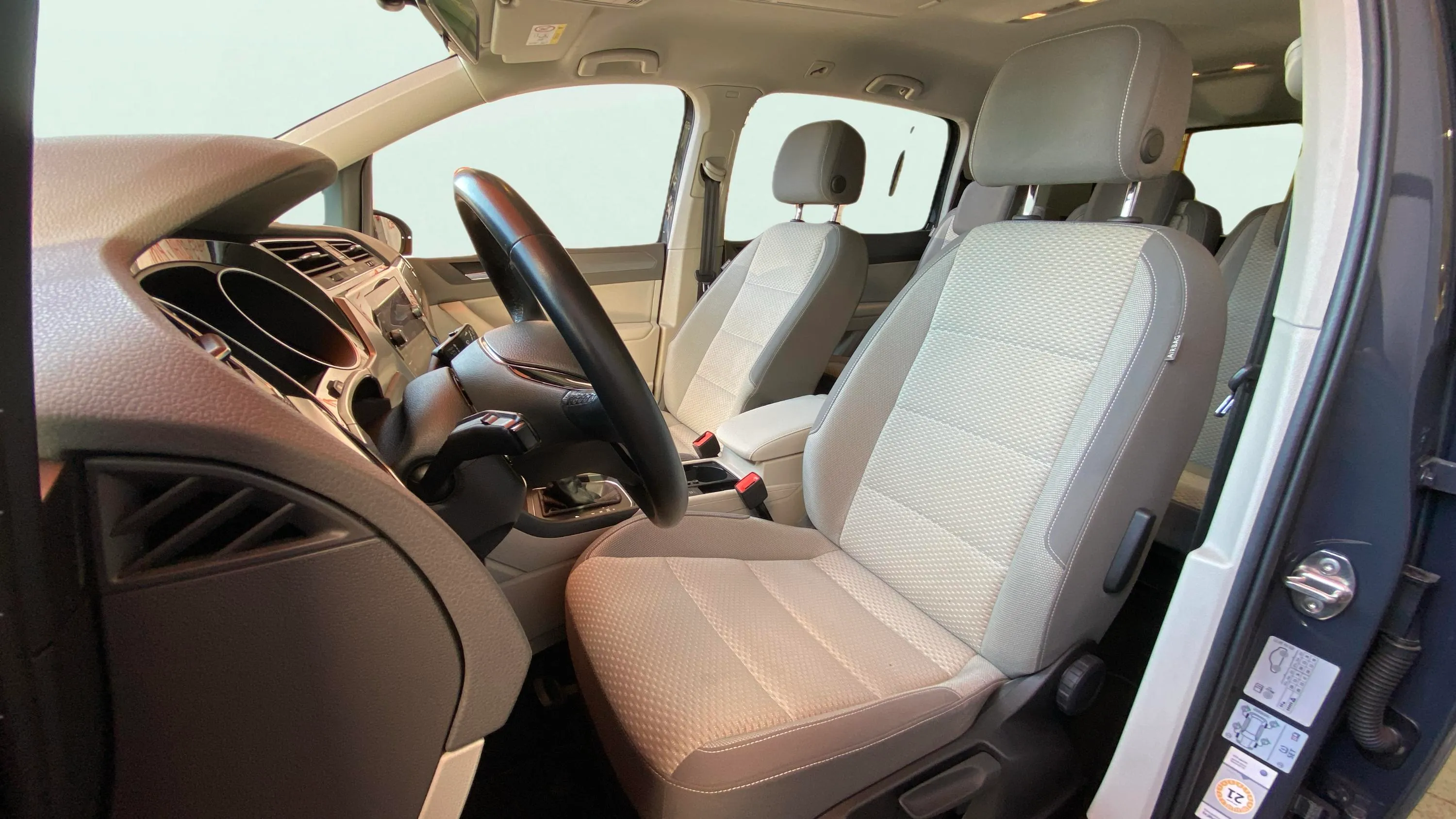 Volkswagen Touran Advance 2.0 TDI DSG - foto 10