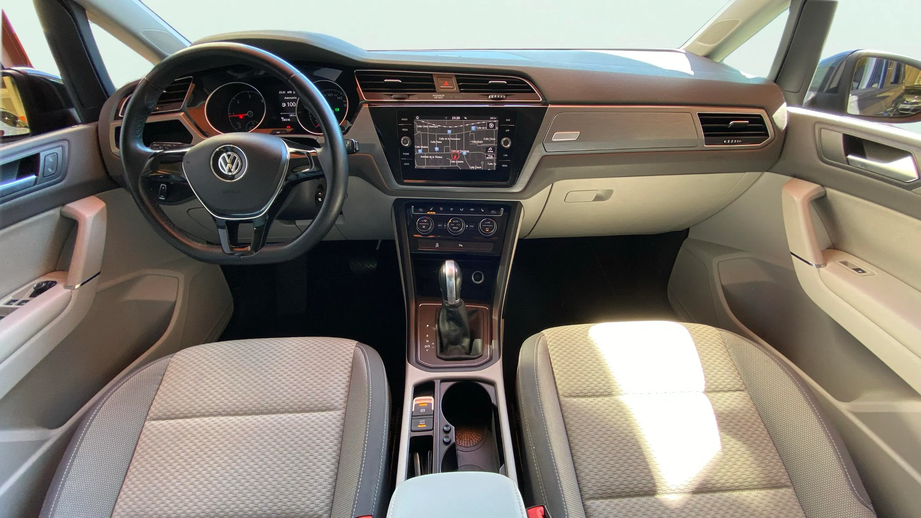 Volkswagen Touran Advance 2.0 TDI DSG - foto 13