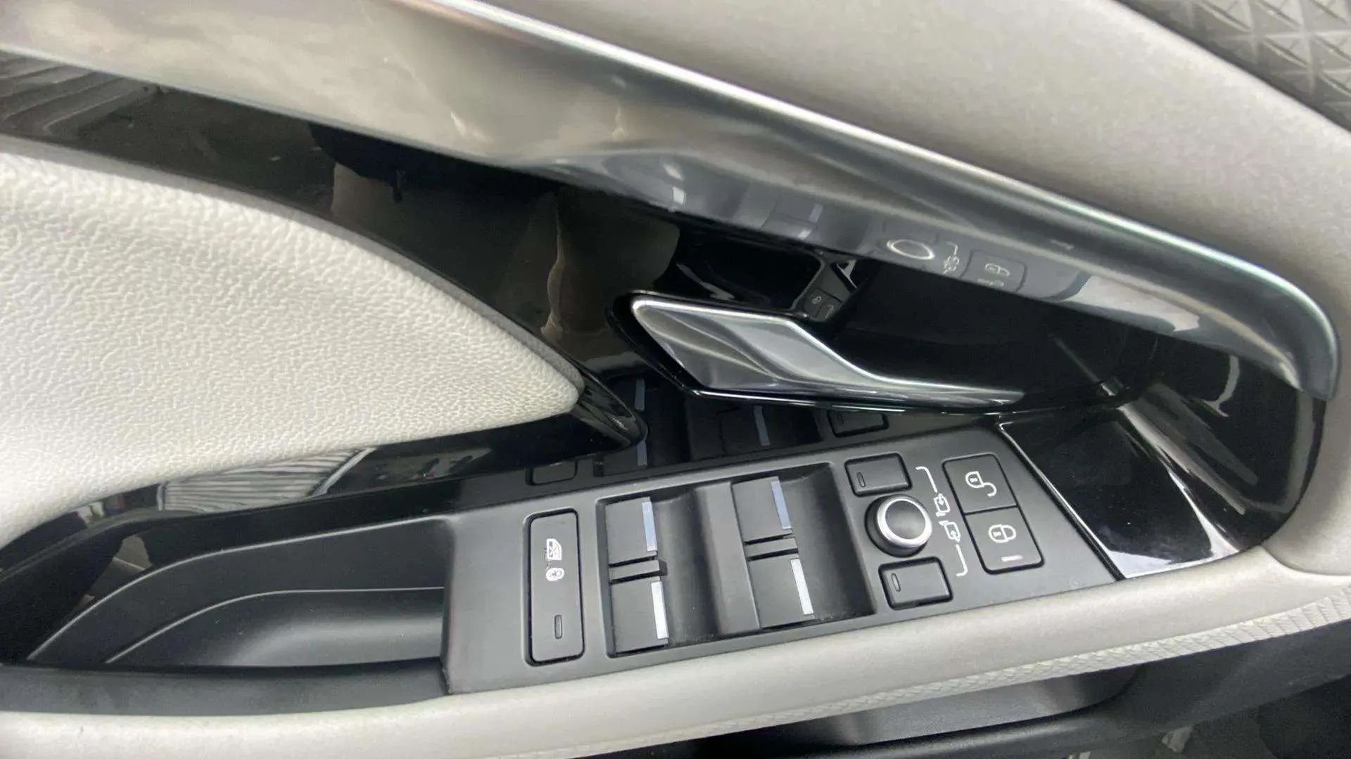 Land Rover Range Rover Evoque 2.0 D180 4WD MHEV - foto 20