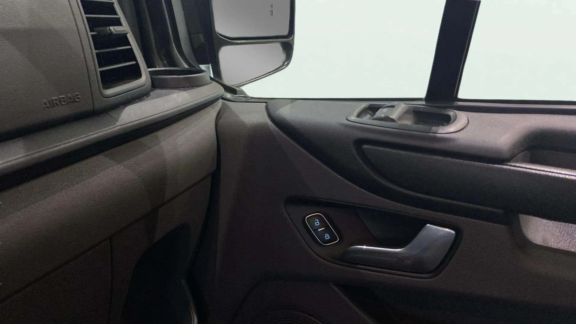 Ford Transit Custom Kombi 2.0 TDCi 320 L2 Trend - foto 24
