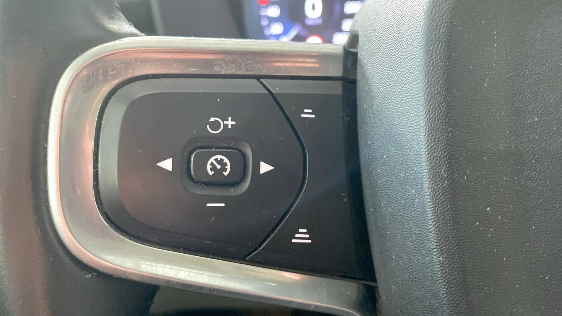 Volvo XC40 2.0 D3 Momentum - foto 19