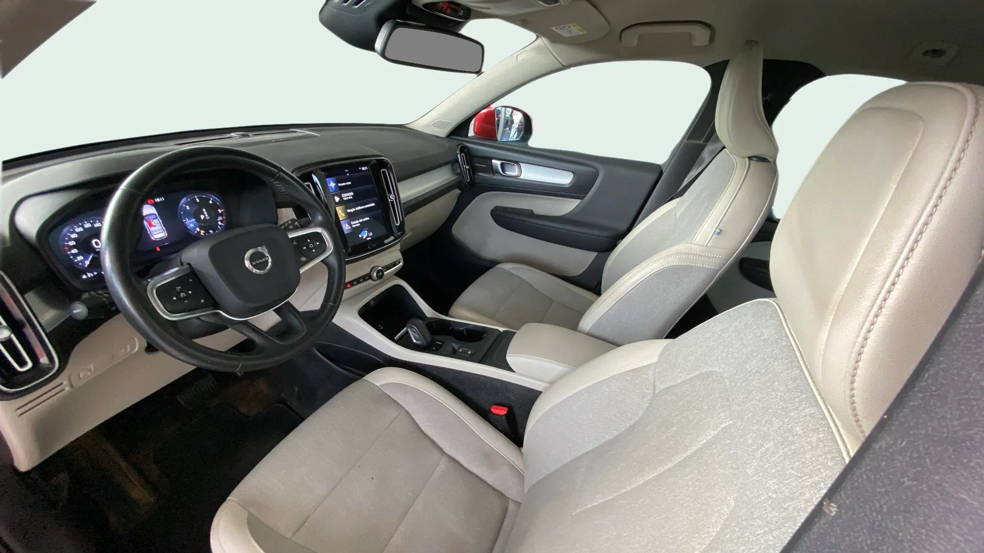 Volvo XC40 2.0 D3 Momentum - foto 14