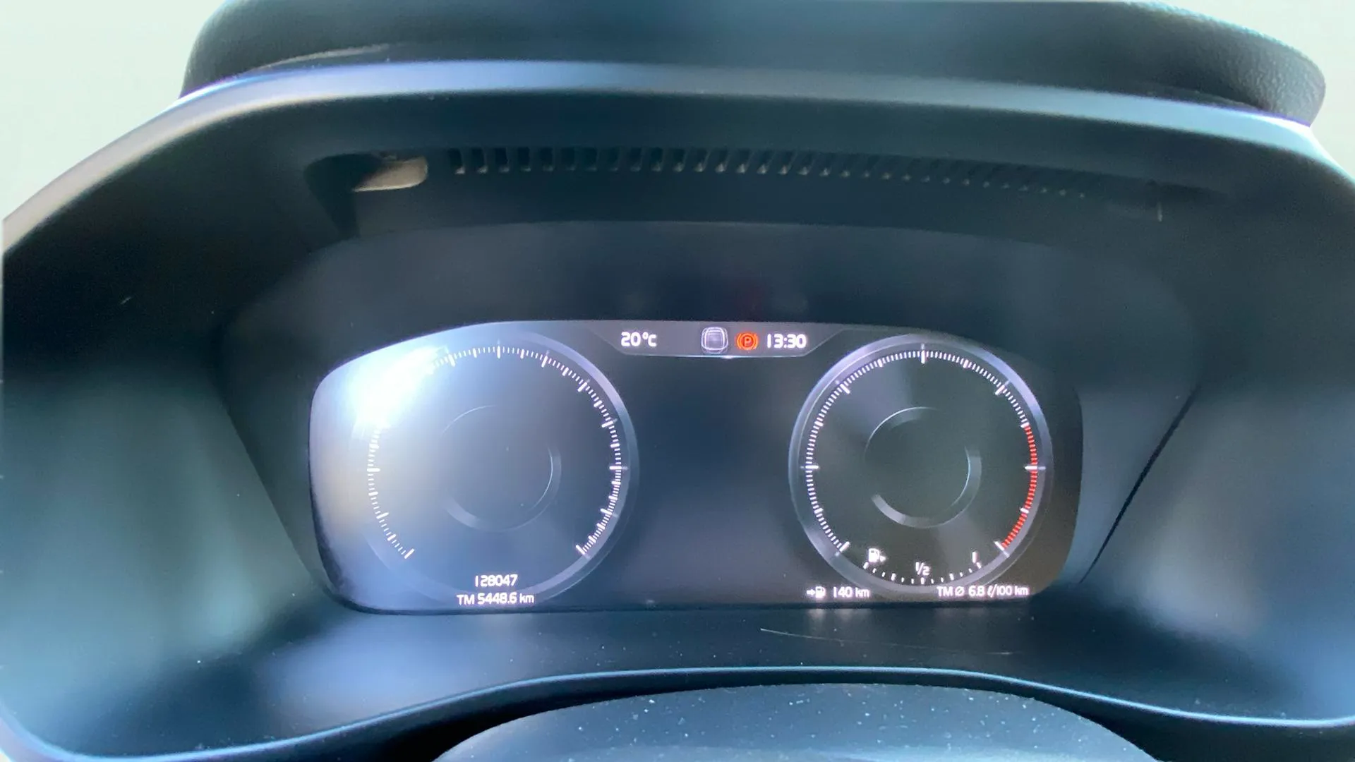 Volvo XC40 2.0 D3 Momentum - foto 13