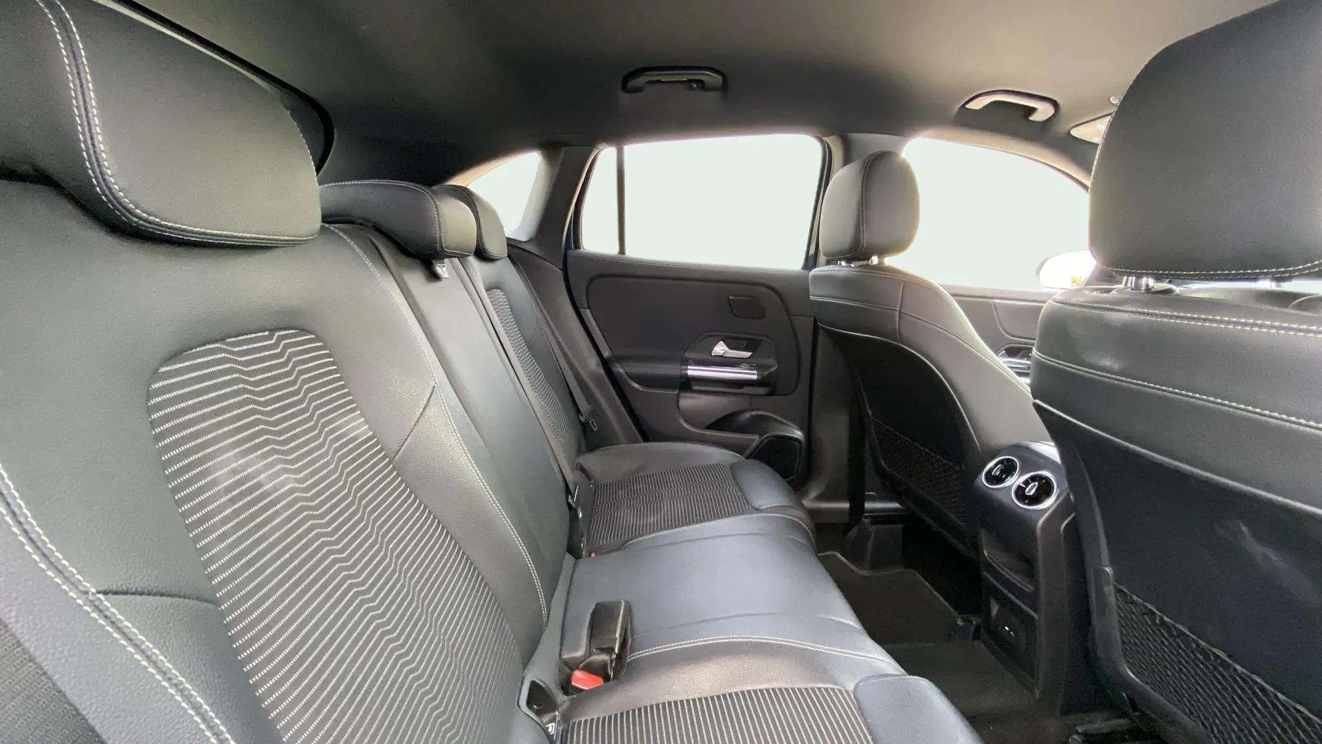 Mercedes-Benz GLA 200 D 4MATIC - foto 16