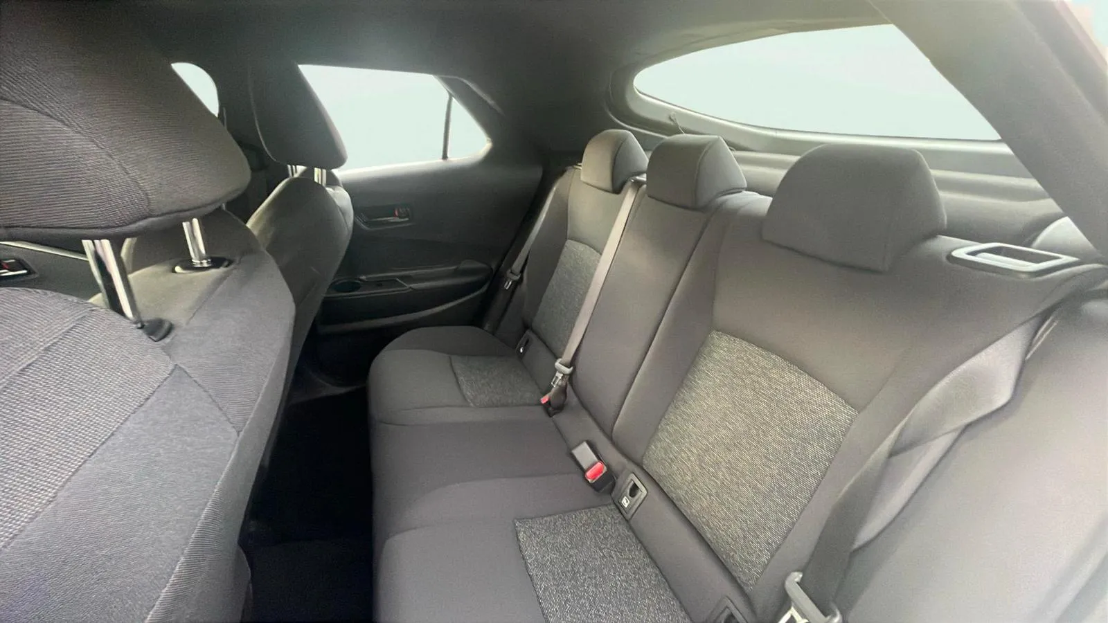Toyota C-HR 1.8 Active Hybrid 140 - foto 23