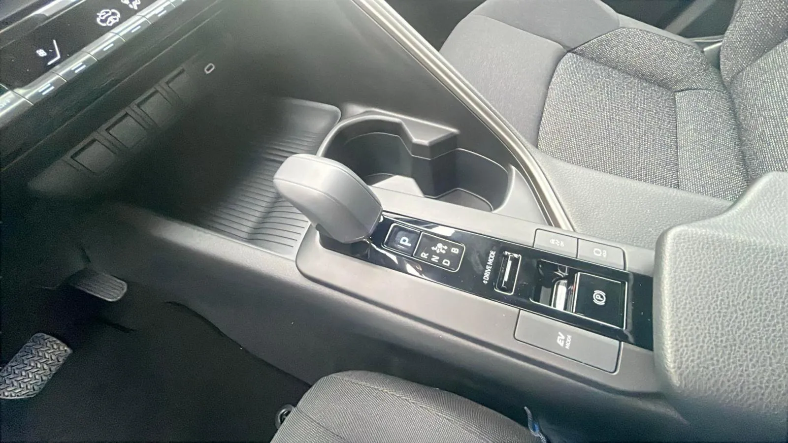 Toyota C-HR 1.8 Active Hybrid 140 - foto 18