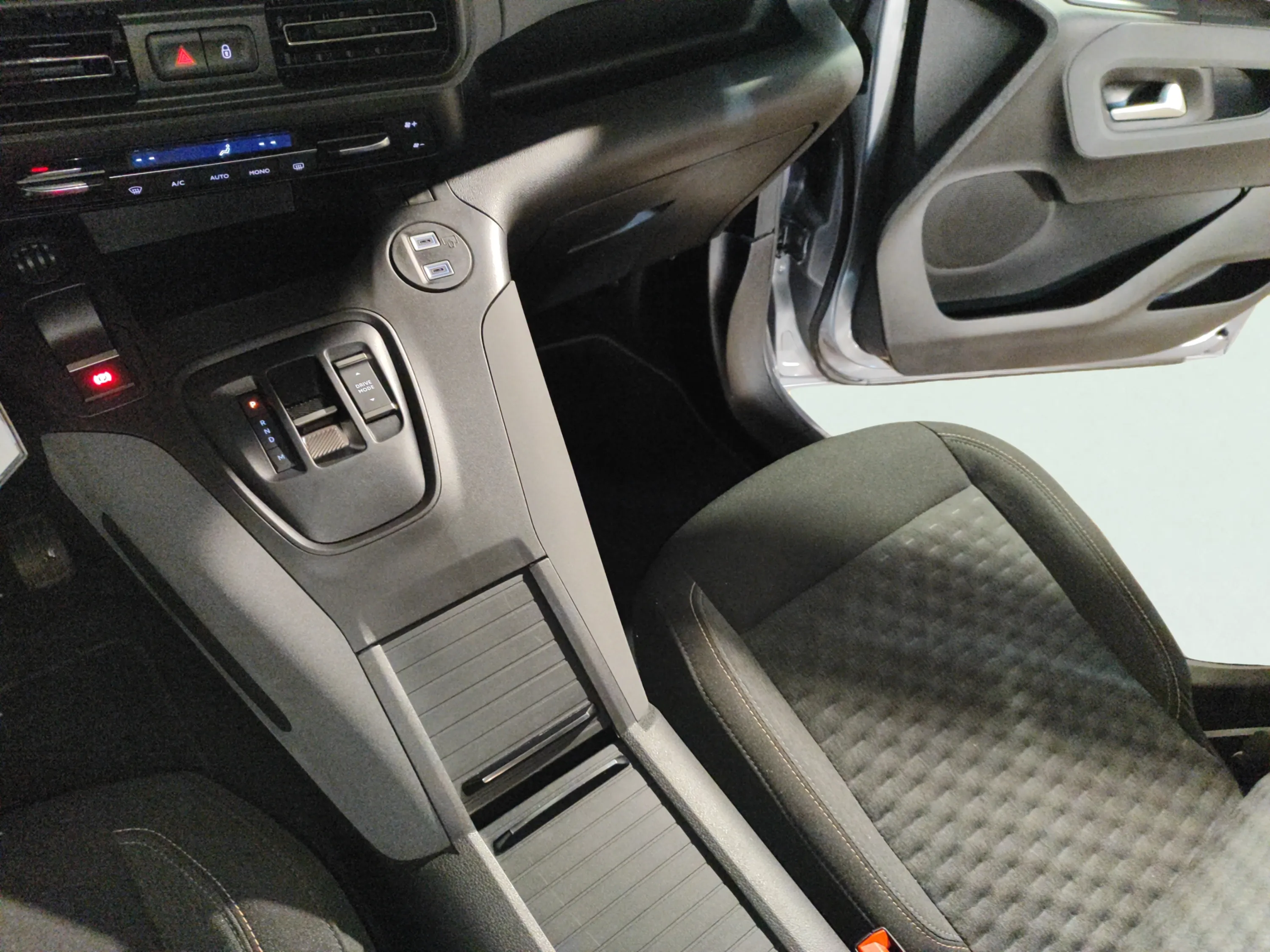 Peugeot Rifter Allure BlueHDi 130 EAT8 Long - foto 23