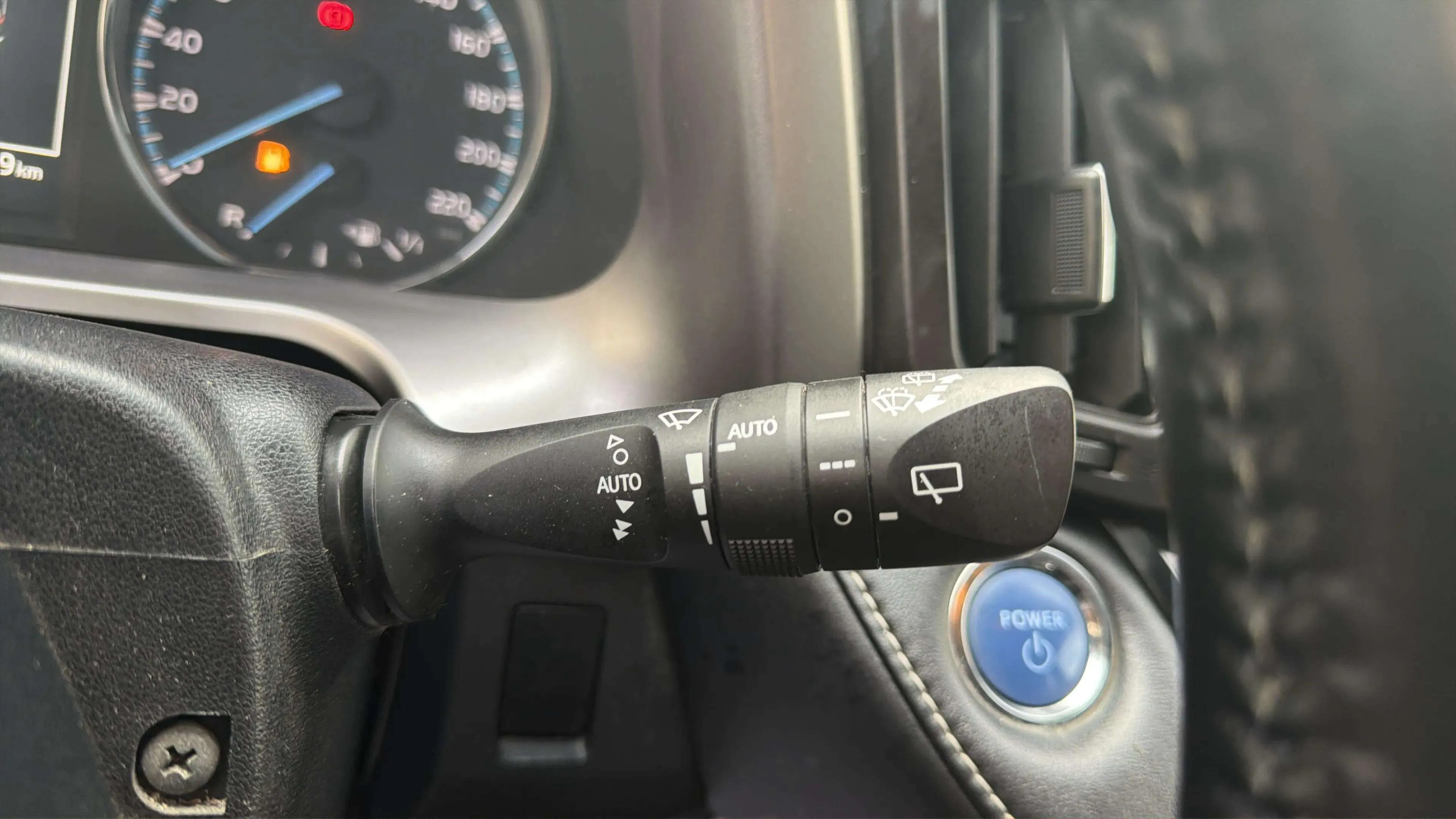 Toyota RAV4 2.5l hybrid 2WD Advance - foto 23
