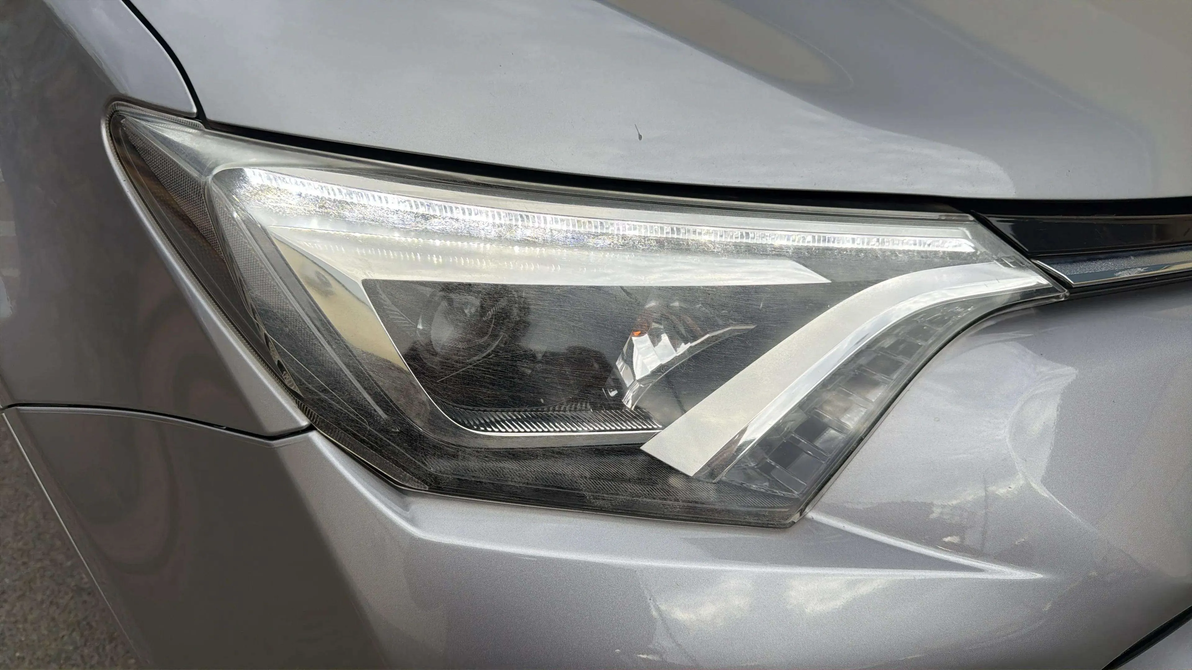 Toyota RAV4 2.5l hybrid 2WD Advance - foto 31