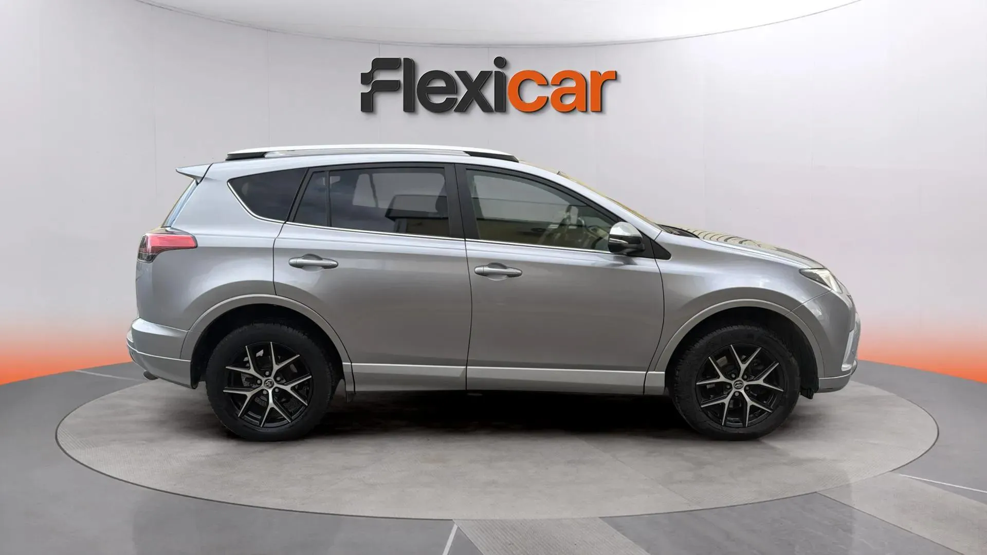 Toyota RAV4 2.5l hybrid 2WD Advance - foto 2