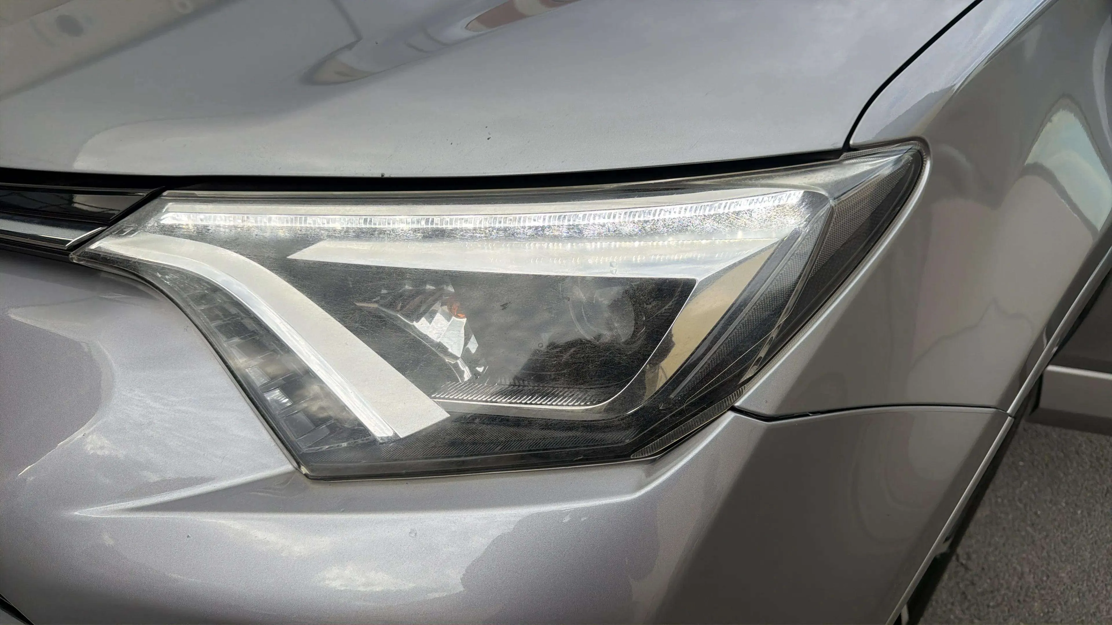 Toyota RAV4 2.5l hybrid 2WD Advance - foto 29