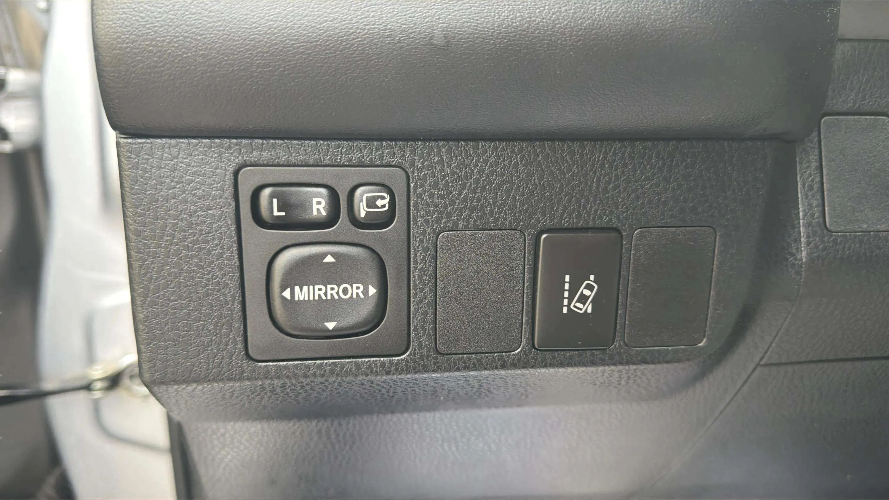 Toyota RAV4 2.5l hybrid 2WD Advance - foto 21