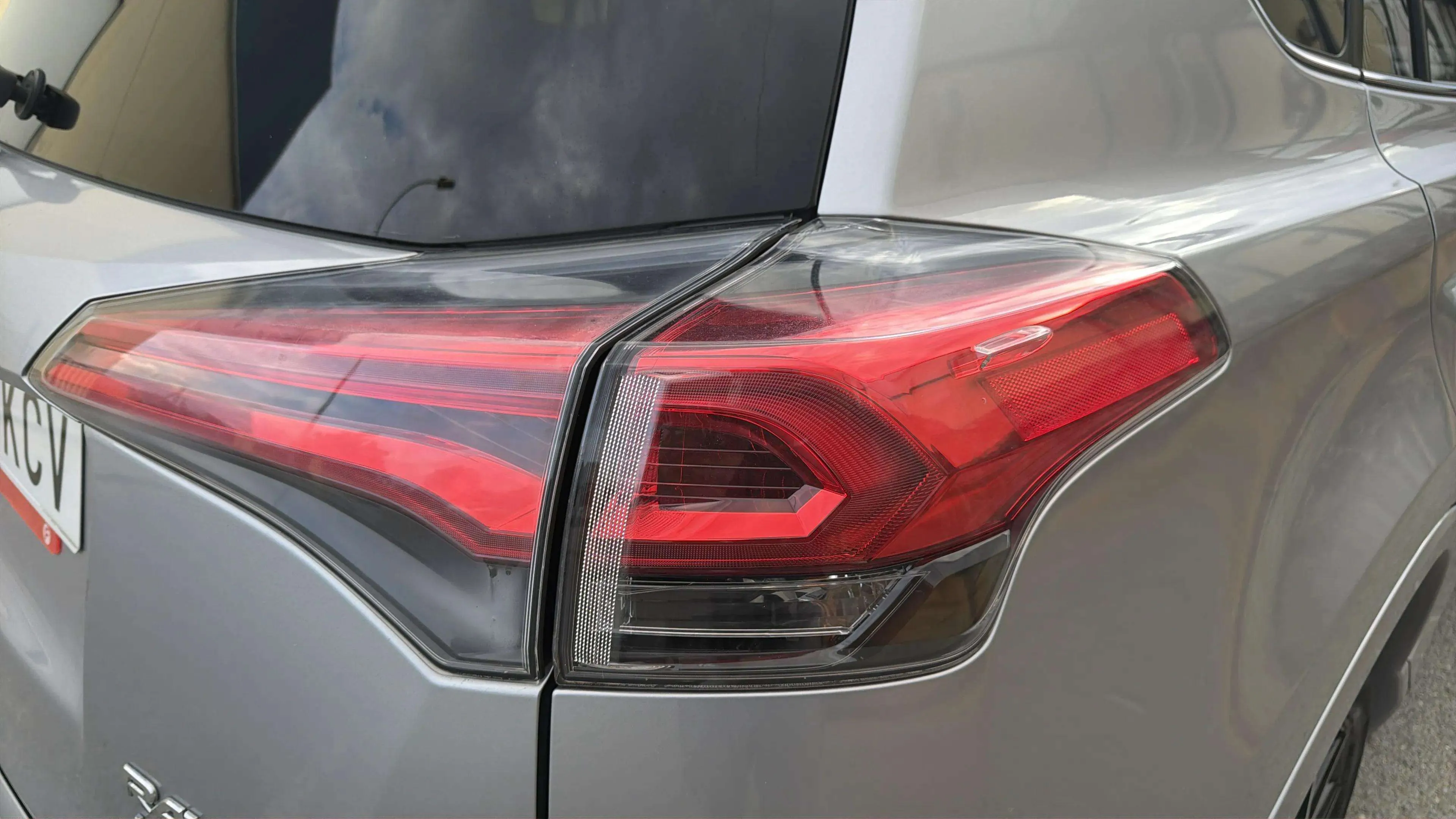 Toyota RAV4 2.5l hybrid 2WD Advance - foto 30
