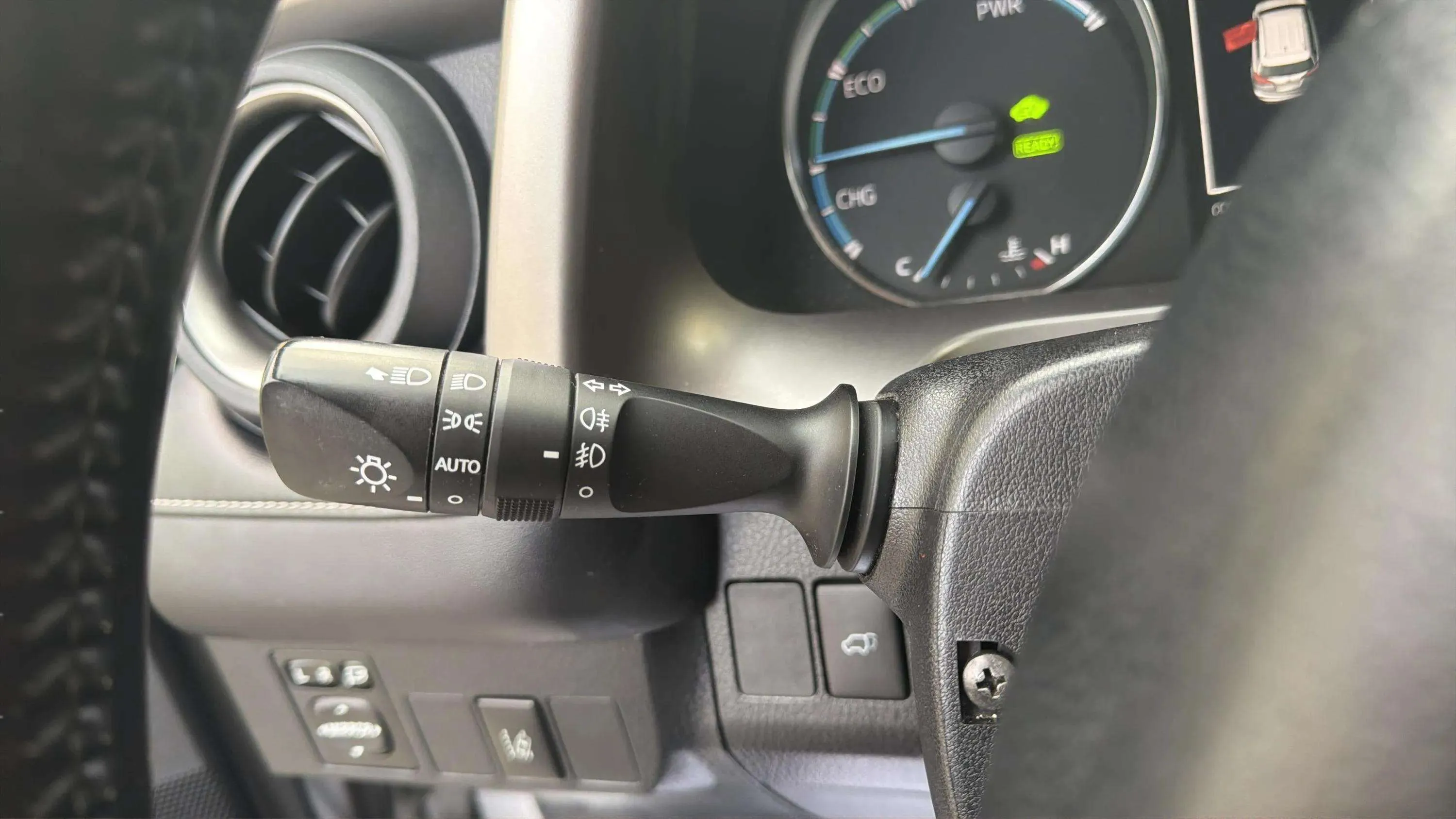 Toyota RAV4 2.5l hybrid 2WD Advance - foto 22