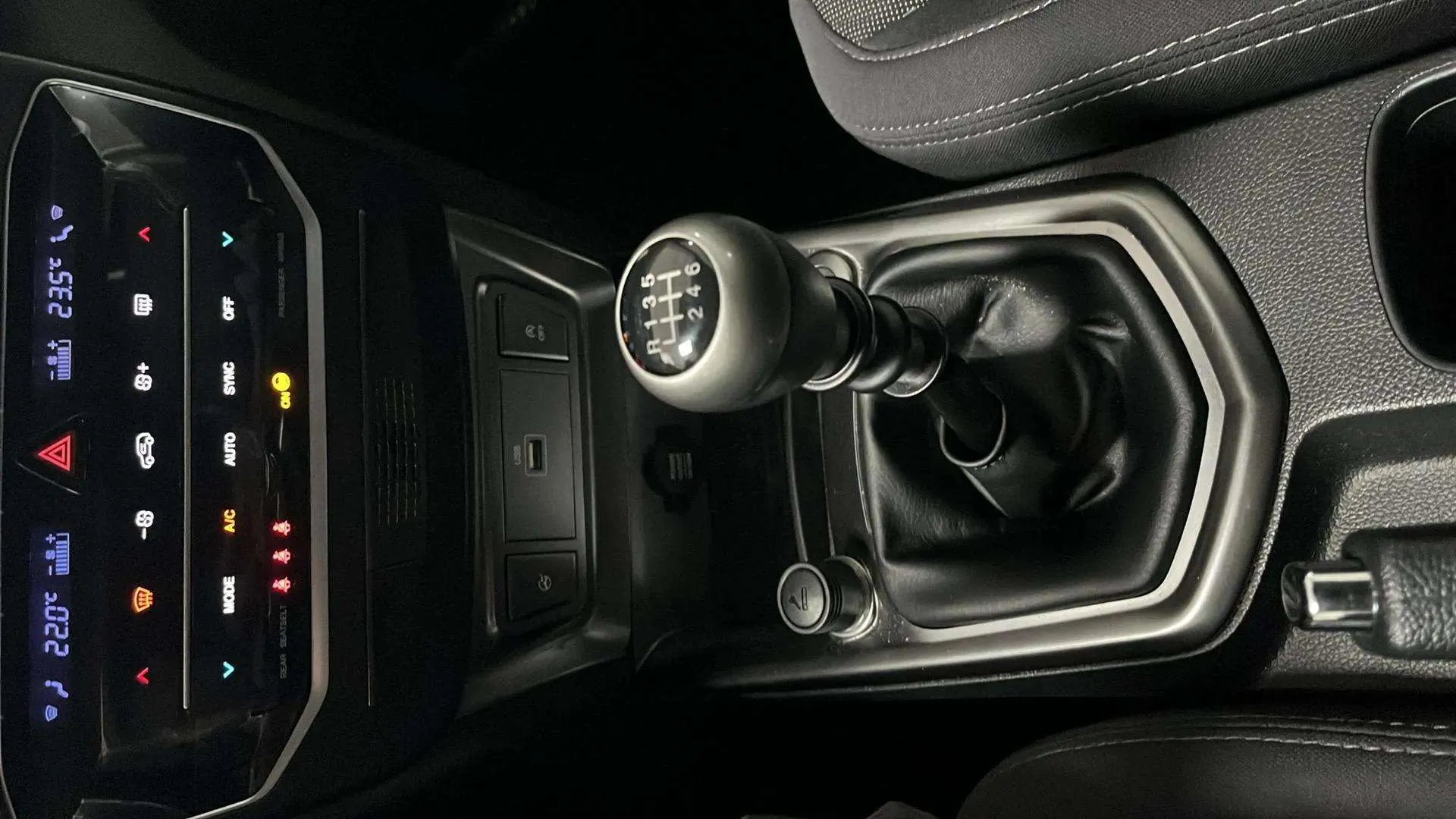 SsangYong Tivoli G15T LP Urban Plus - foto 18
