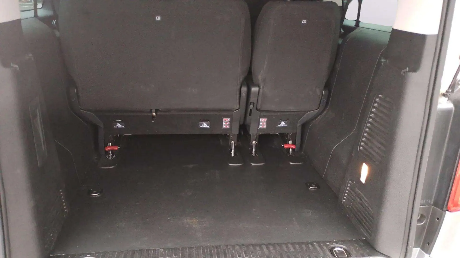 Peugeot Traveller Business Long BlueHDi 180 EAT8 - foto 18