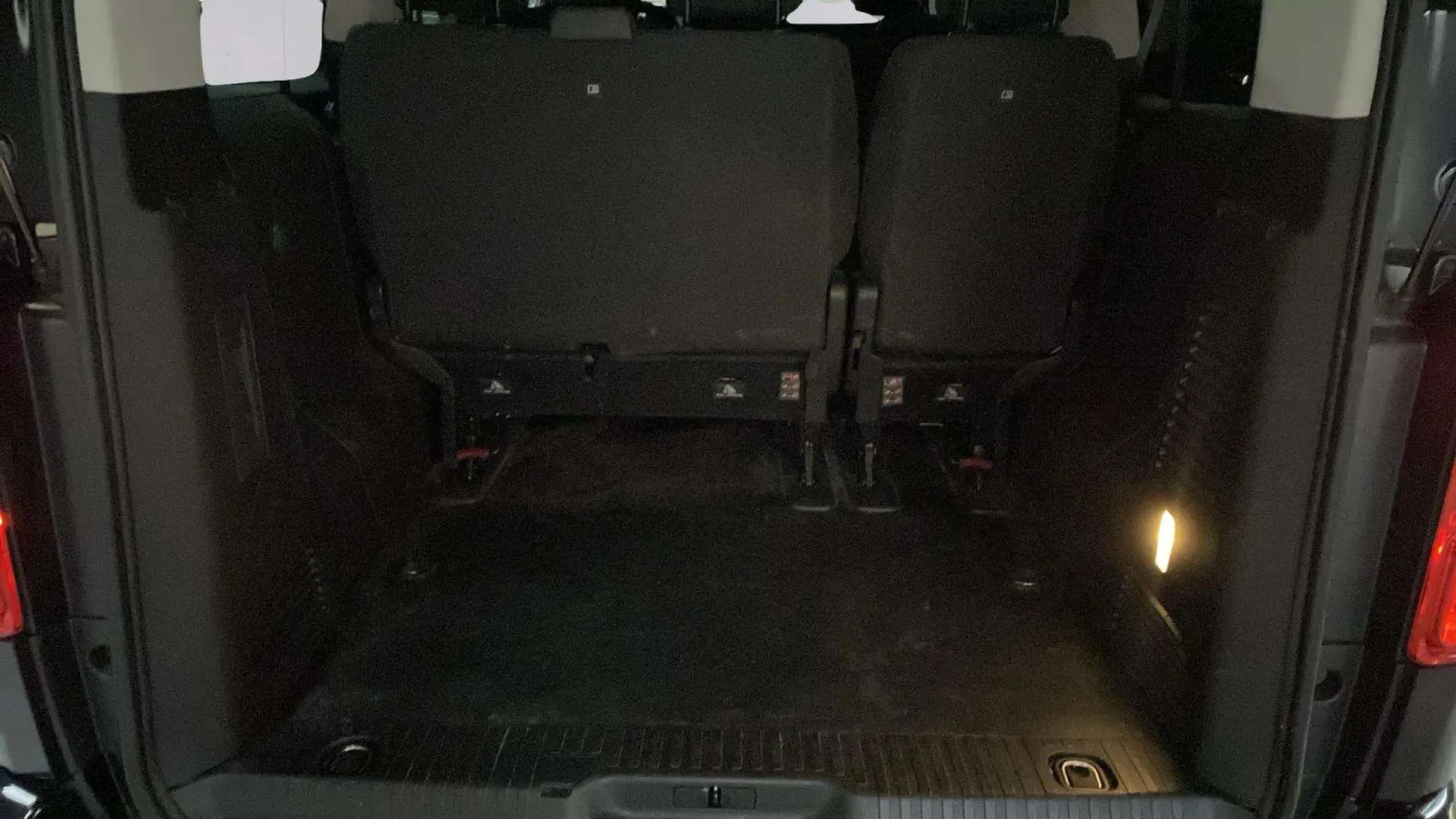 Peugeot Traveller Business Long BlueHDi 180 EAT8 - foto 20