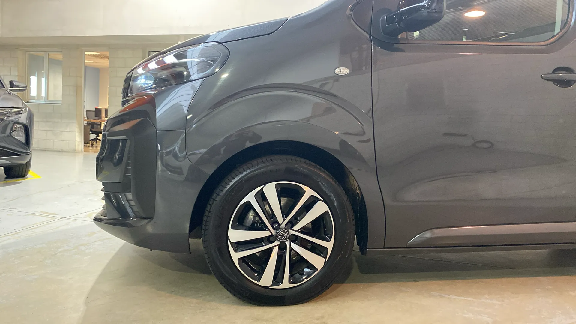 Peugeot Traveller Business Long BlueHDi 180 EAT8 - foto 24