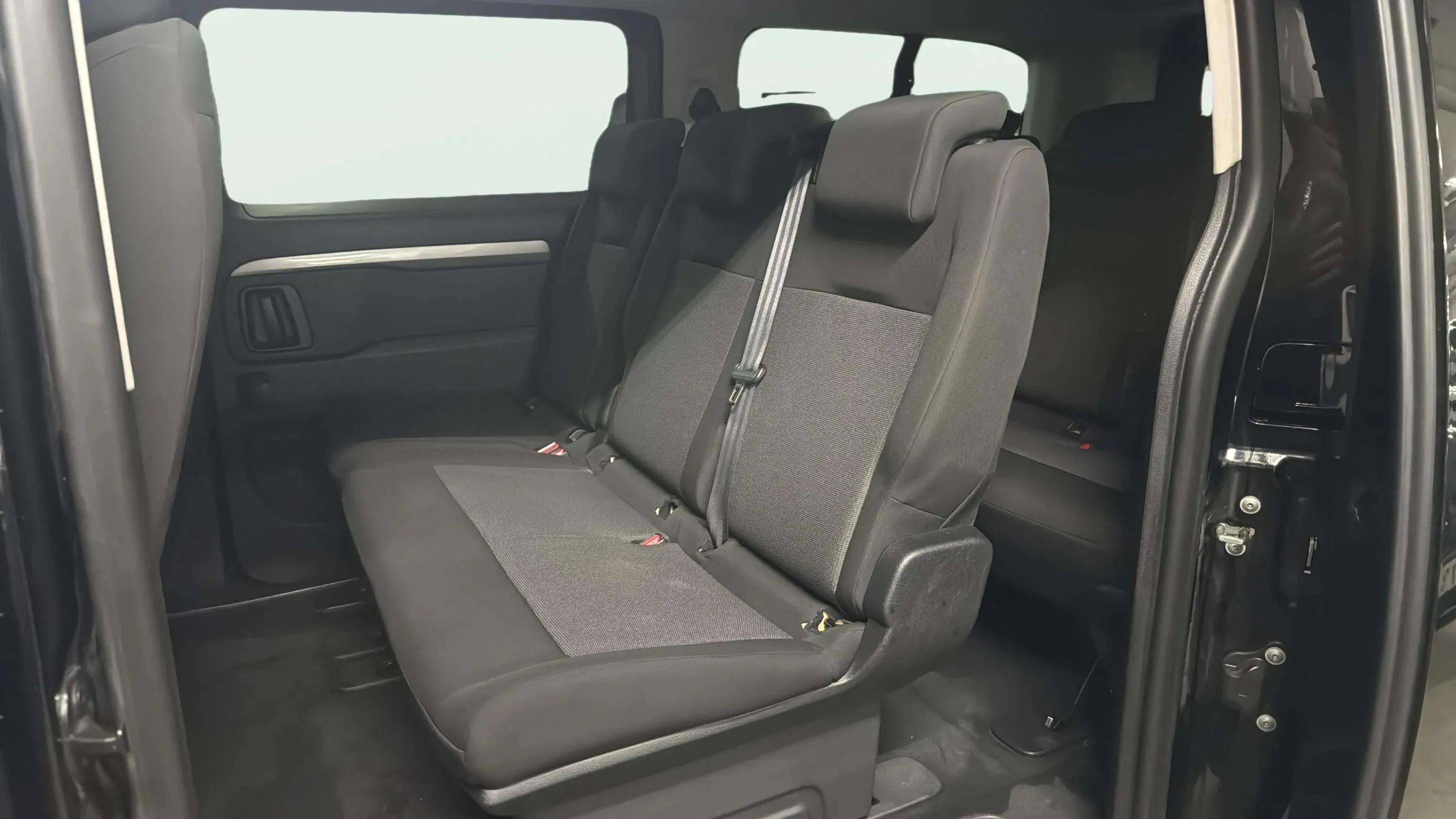 Peugeot Traveller Business Long BlueHDi 180 EAT8 - foto 28