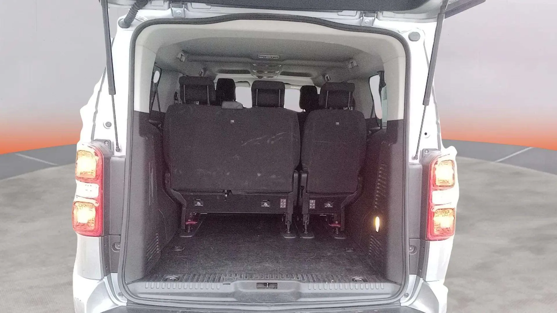 Peugeot Traveller Business Long BlueHDi 180 EAT8 - foto 6