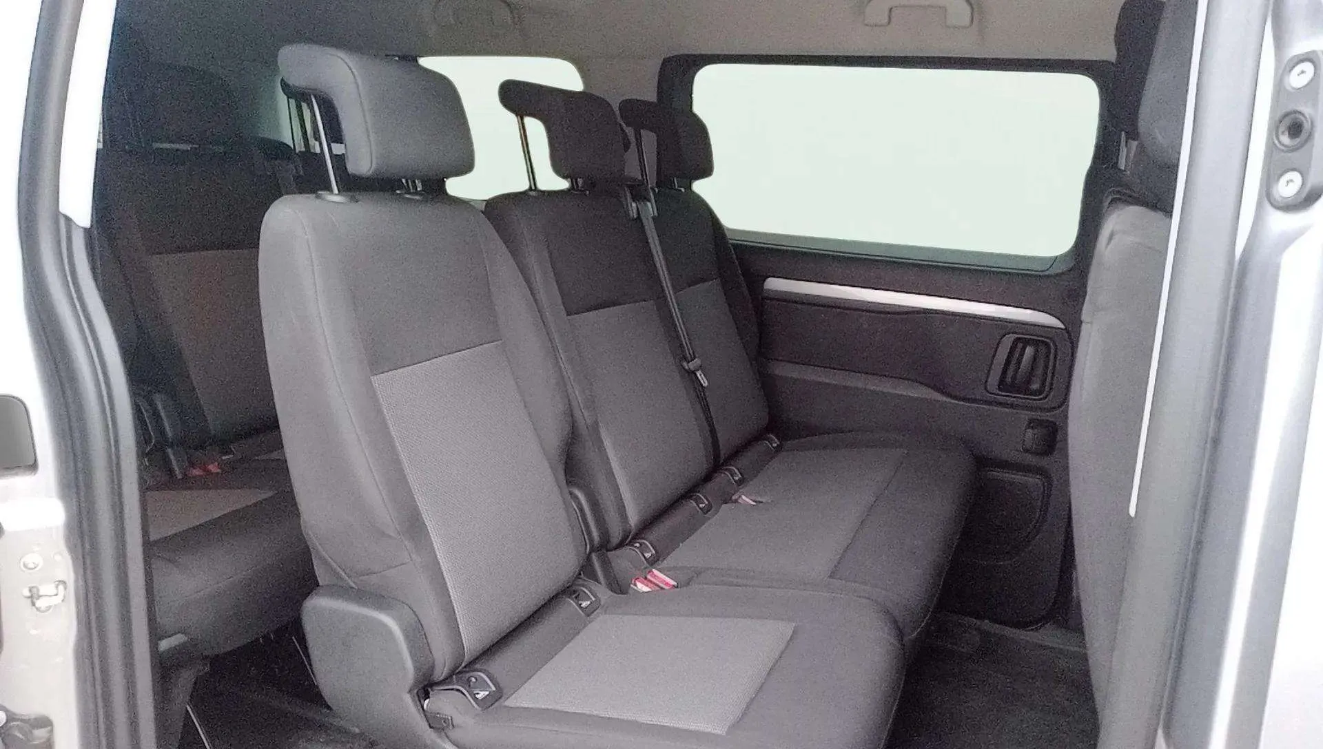 Peugeot Traveller Business Long BlueHDi 180 EAT8 - foto 16
