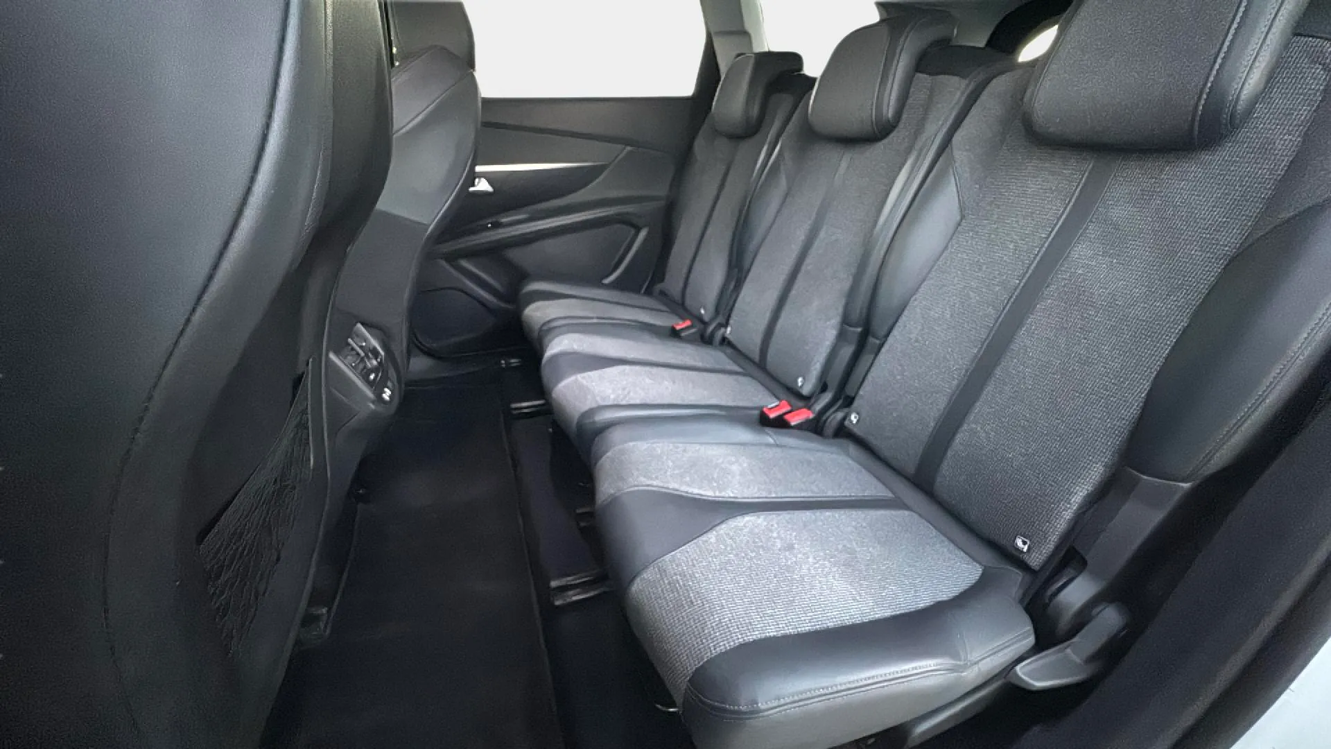Peugeot 5008 1.2 PureTech Allure Pack EAT8 - foto 11