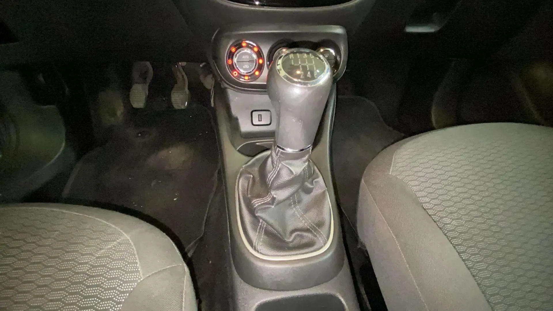 Opel Corsa 1.3 CDTi Selective - foto 21
