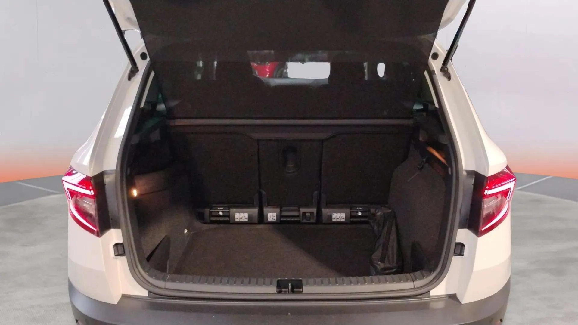 Škoda Karoq 1.6 TDI DSG Ambition - foto 9