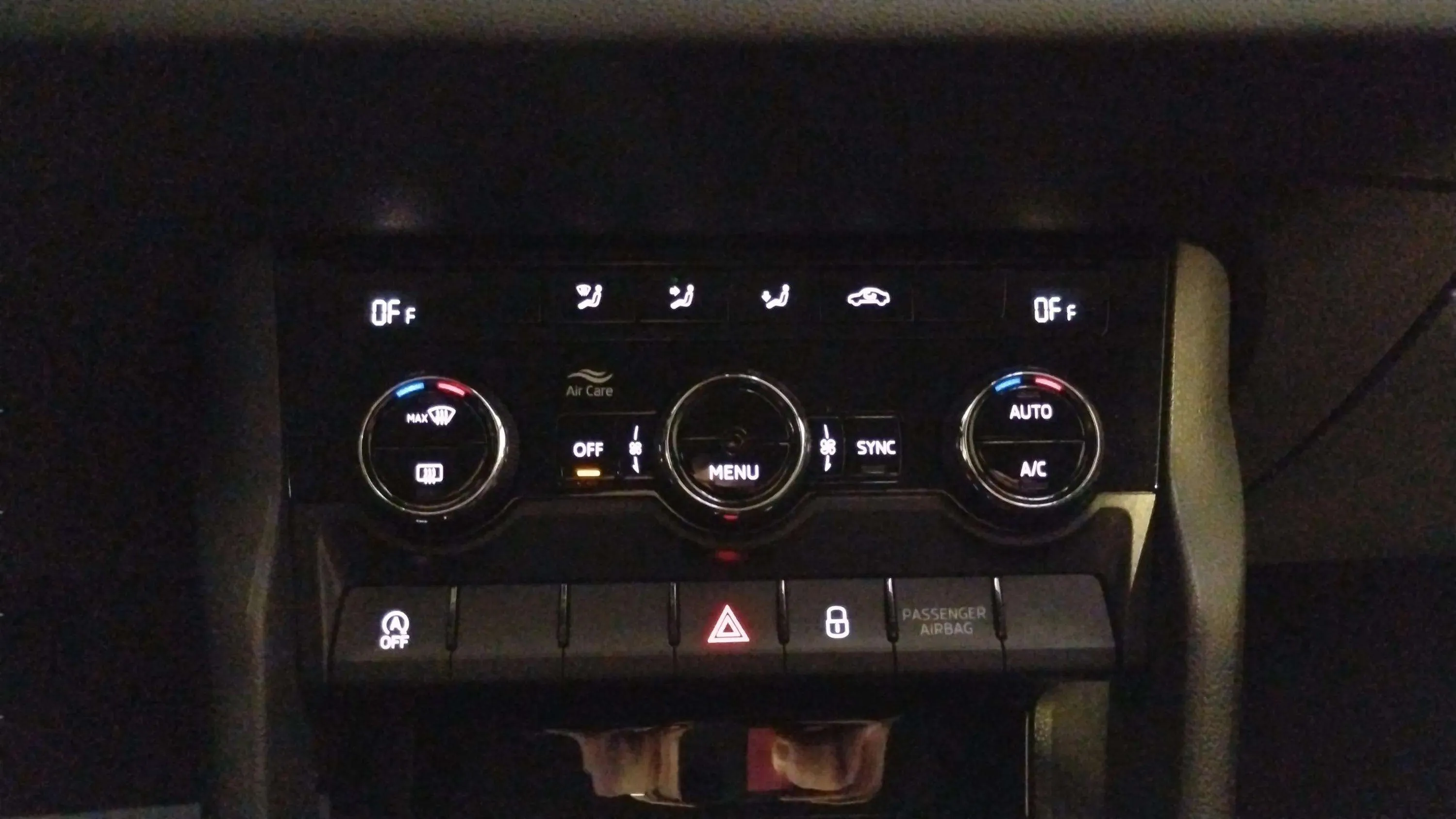 Škoda Karoq 1.6 TDI DSG Ambition - foto 18