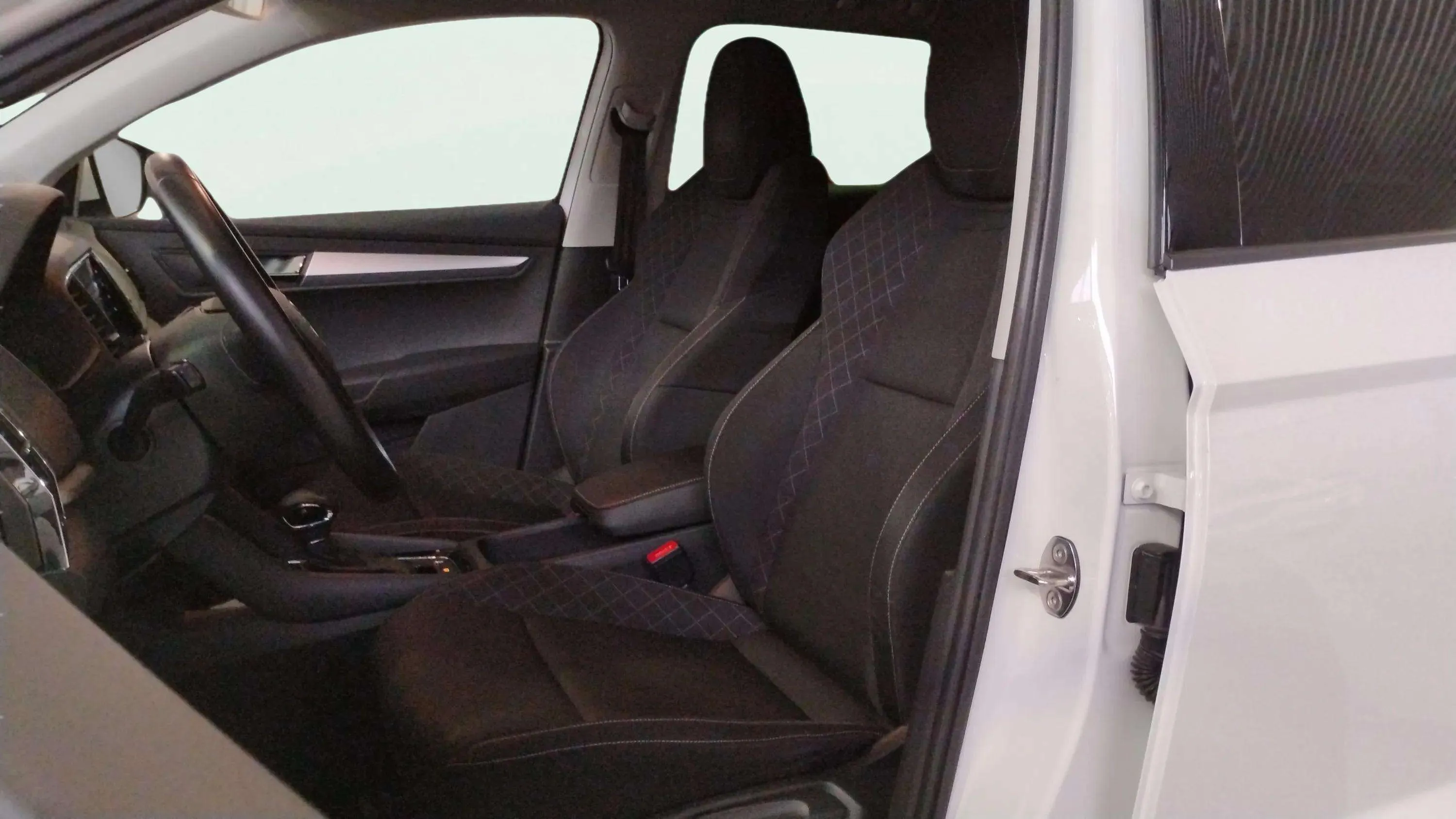 Škoda Karoq 1.6 TDI DSG Ambition - foto 16