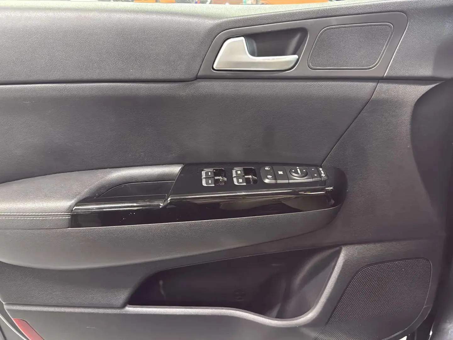 Kia Sportage 1.6 MHEV Business DCT 4X4) - foto 12