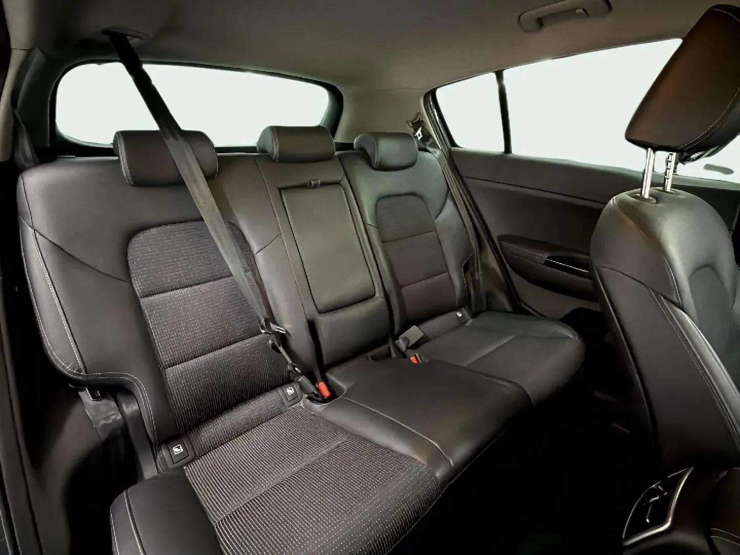 Kia Sportage 1.6 MHEV Business DCT 4X4) - foto 11