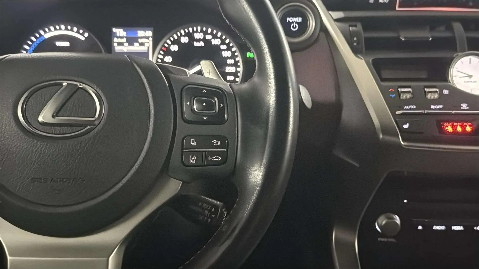 Lexus NX 2.5 300h Premium 2WD - foto 14