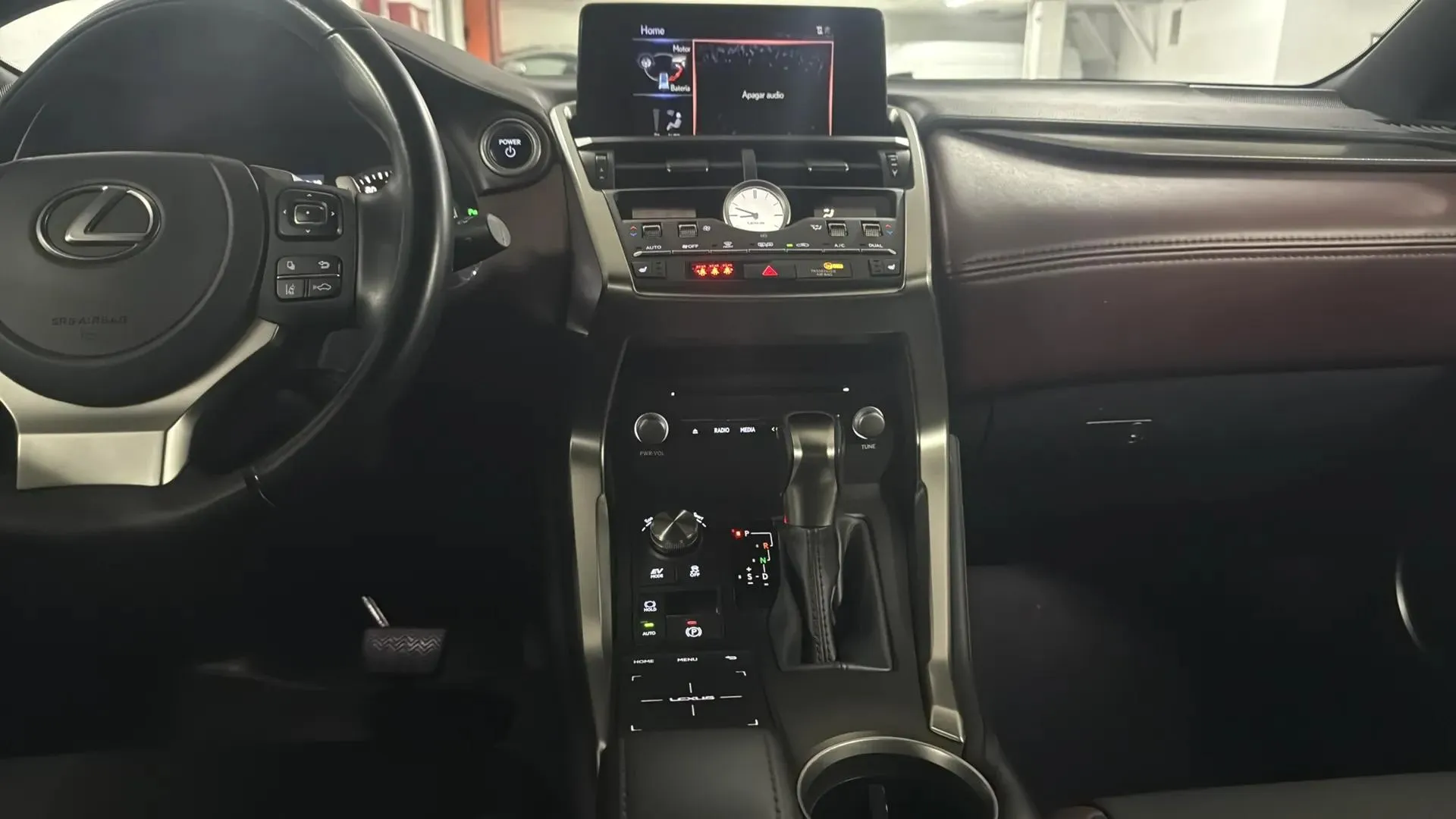 Lexus NX 2.5 300h Premium 2WD - foto 12