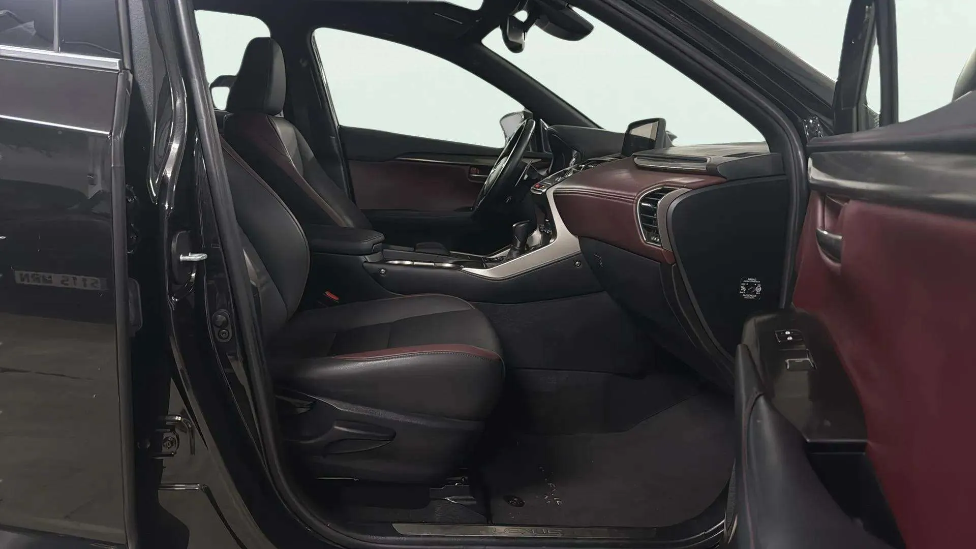 Lexus NX 2.5 300h Premium 2WD - foto 10