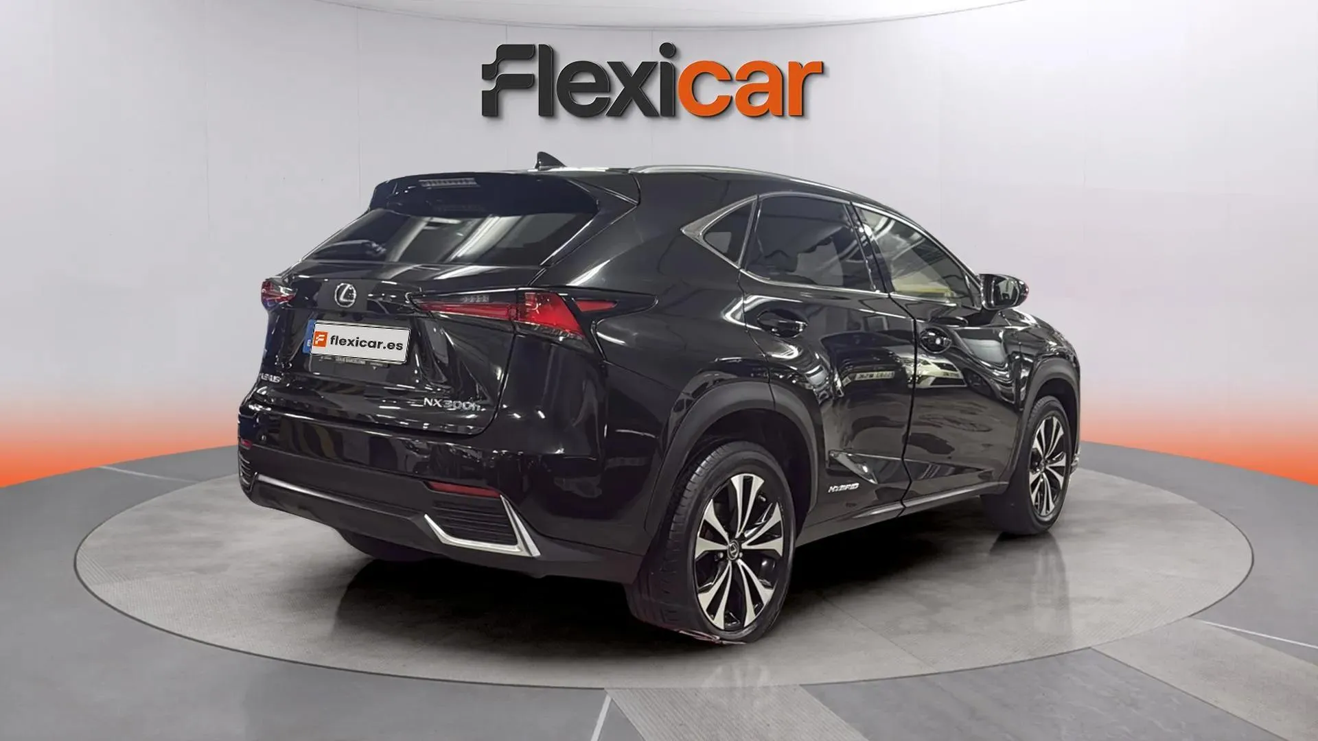 Lexus NX 2.5 300h Premium 2WD - foto 3