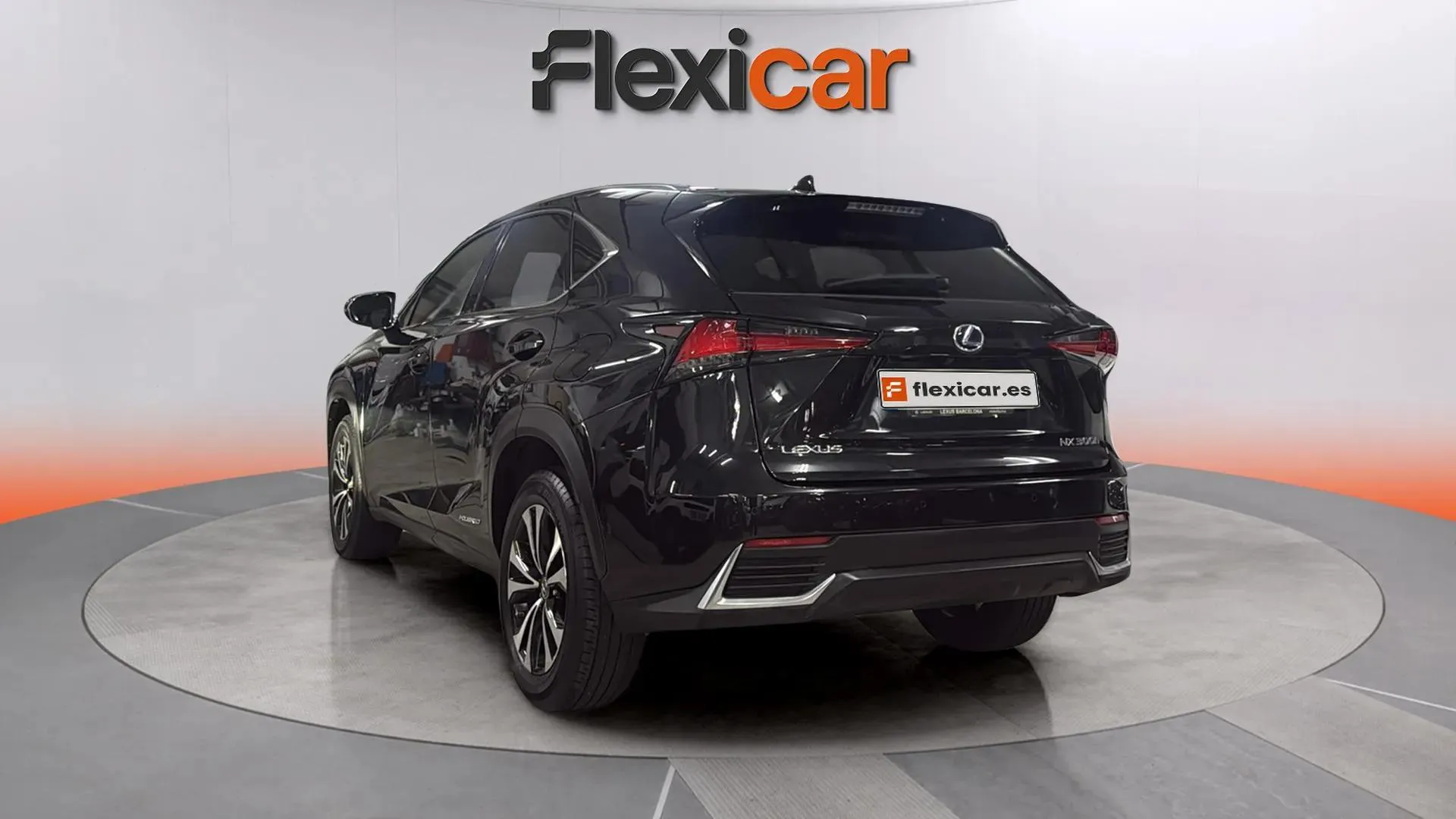 Lexus NX 2.5 300h Premium 2WD - foto 6