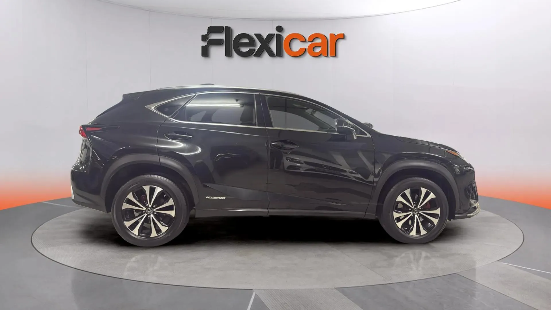 Lexus NX 2.5 300h Premium 2WD - foto 2