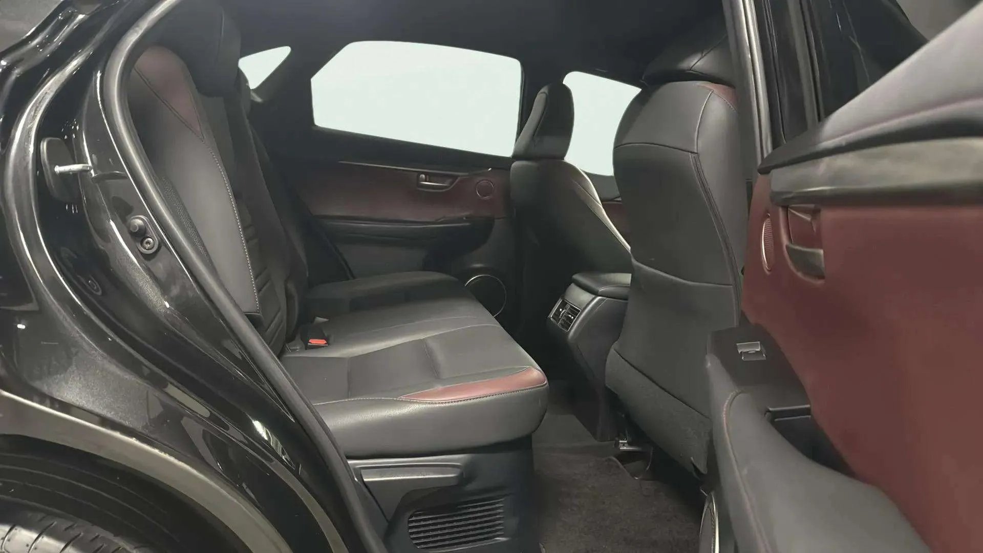 Lexus NX 2.5 300h Premium 2WD - foto 9