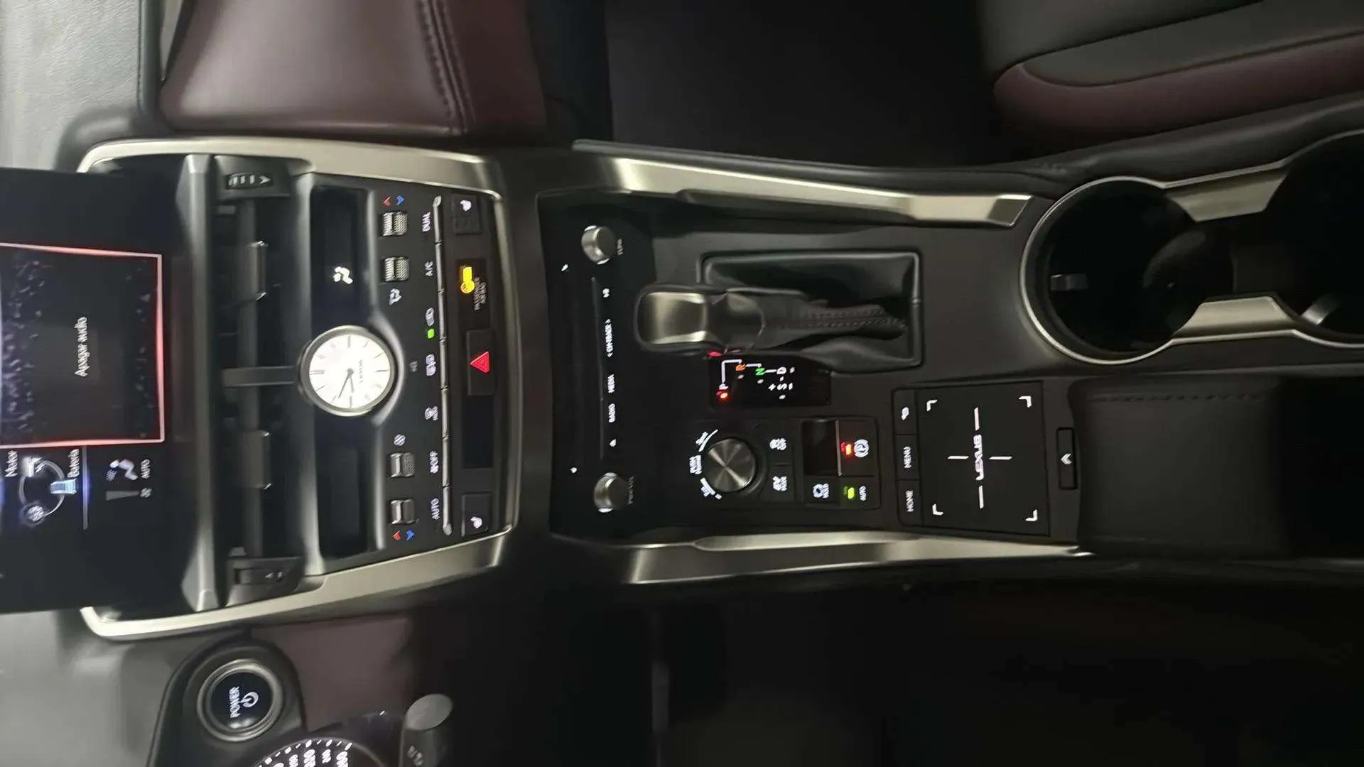 Lexus NX 2.5 300h Premium 2WD - foto 19