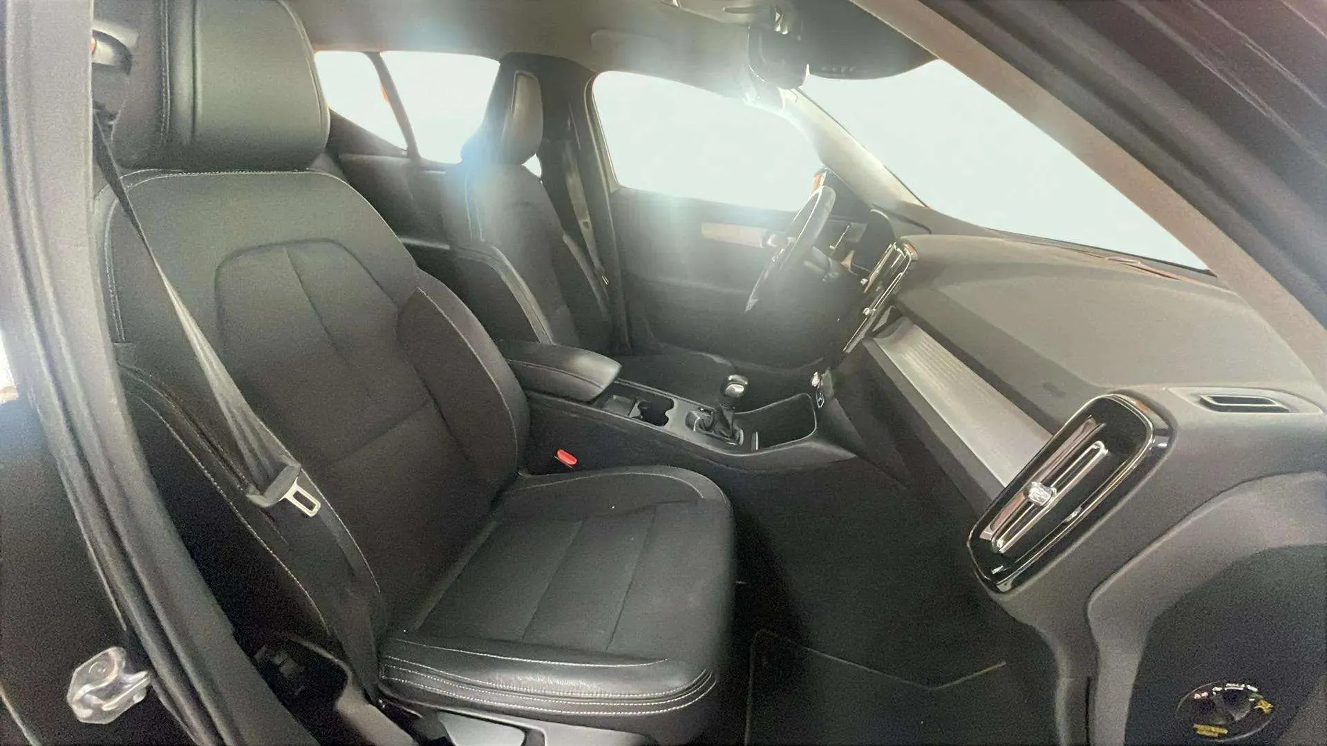 Volvo XC40 1.5 T3 Momentum - foto 10