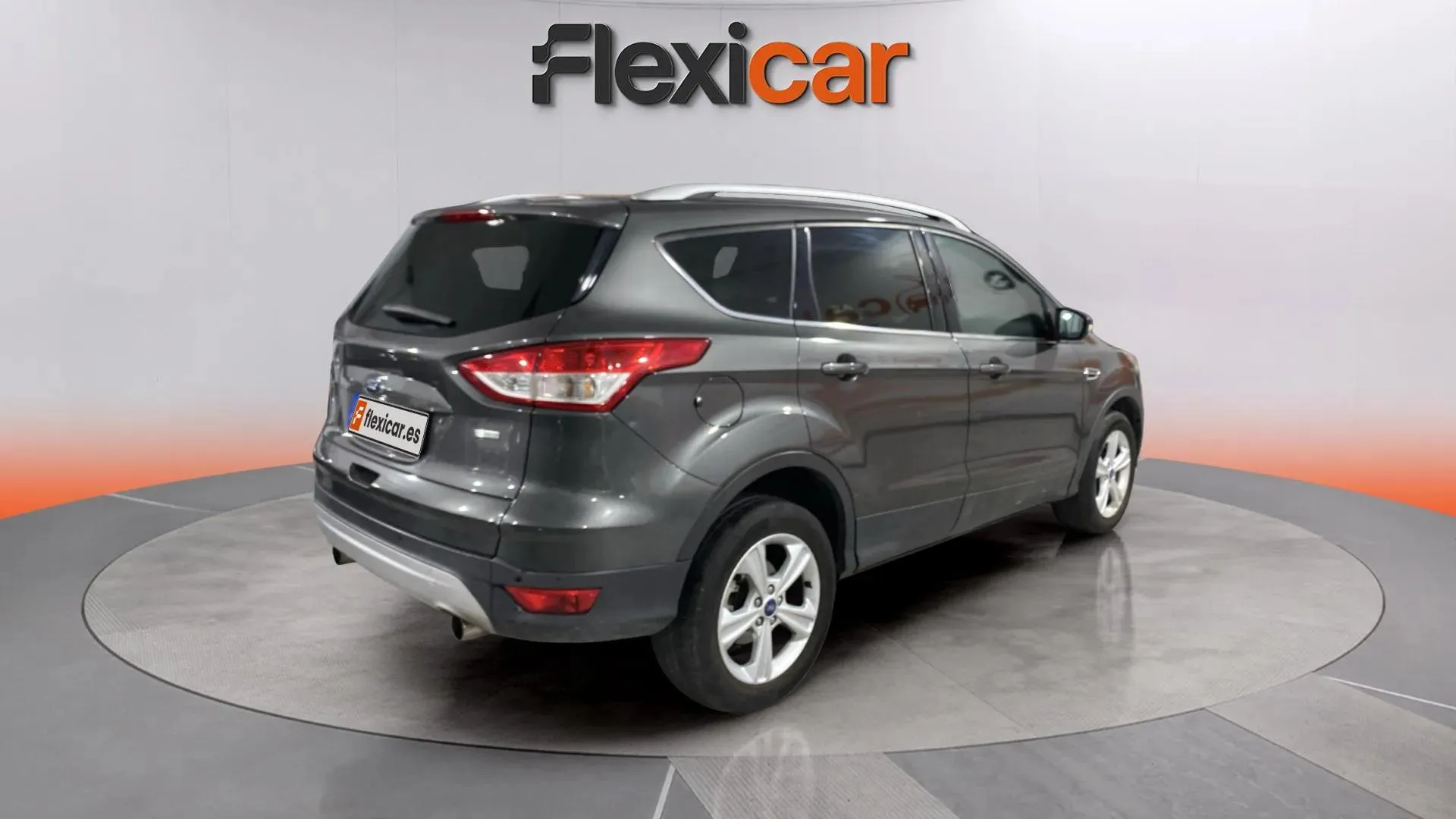 Ford Kuga 1.5 EcoBoost 150 A-S-S 4x2 Titanium - foto 6
