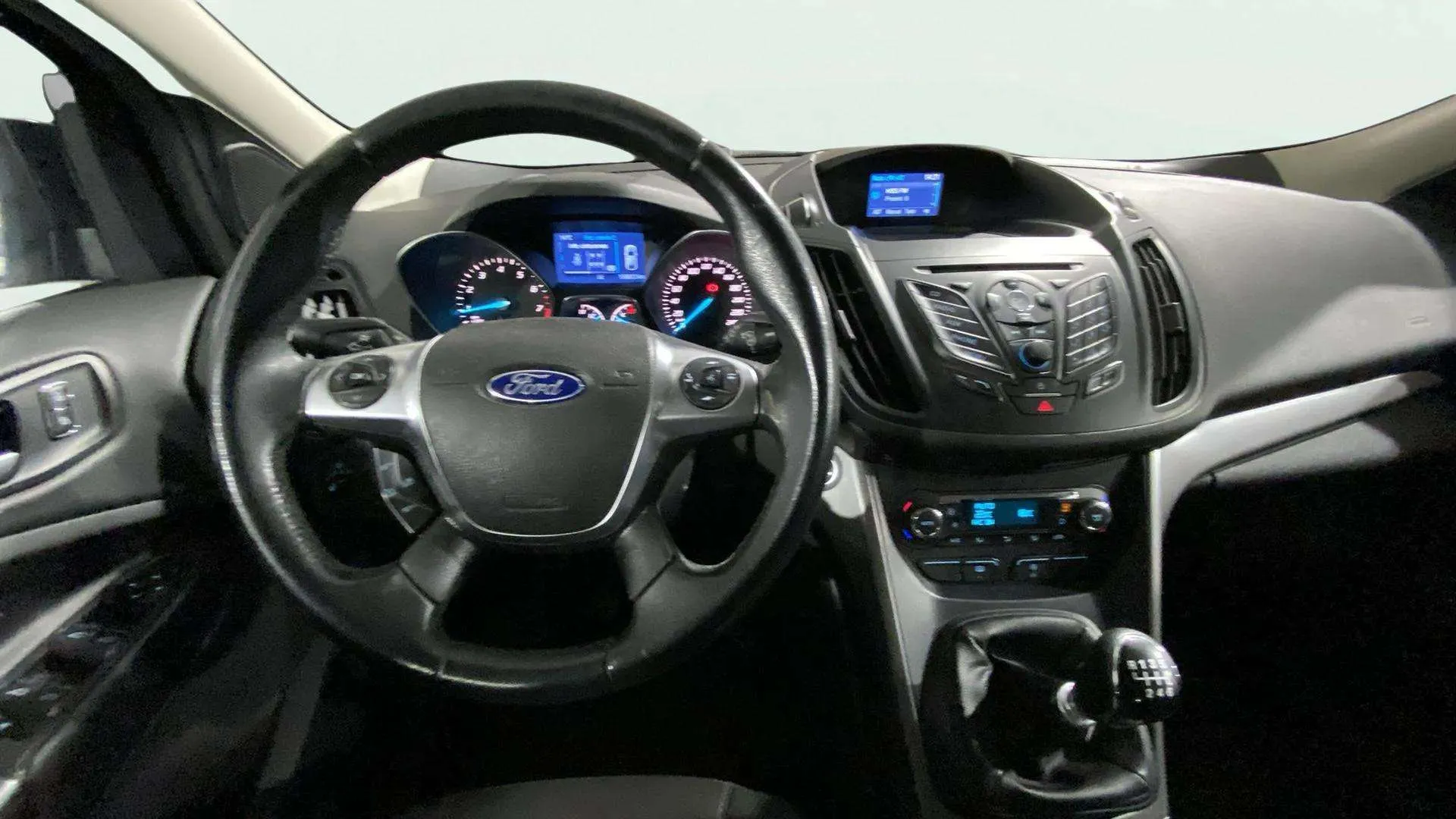 Ford Kuga 1.5 EcoBoost 150 A-S-S 4x2 Titanium - foto 10