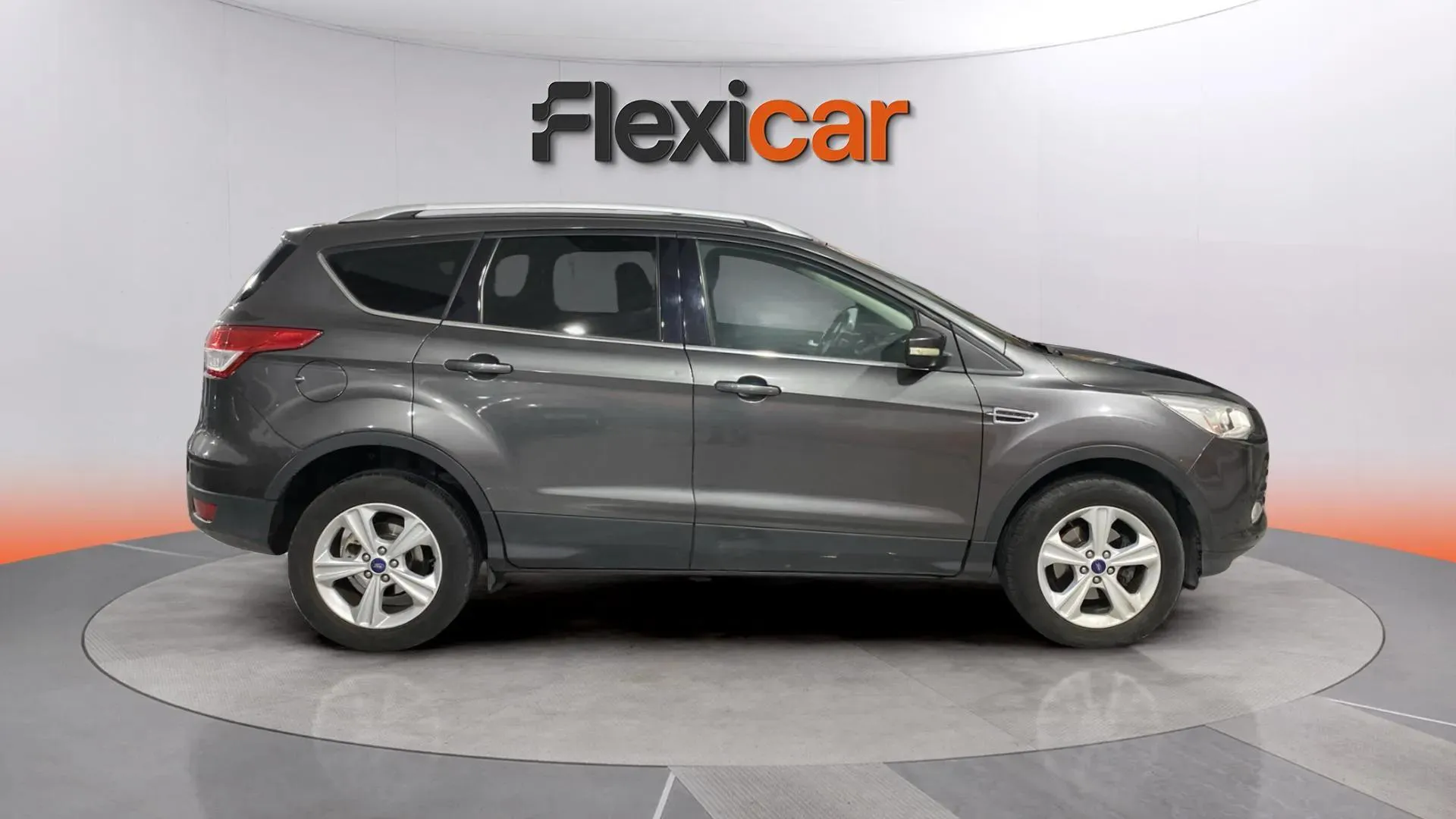 Ford Kuga 1.5 EcoBoost 150 A-S-S 4x2 Titanium - foto 7