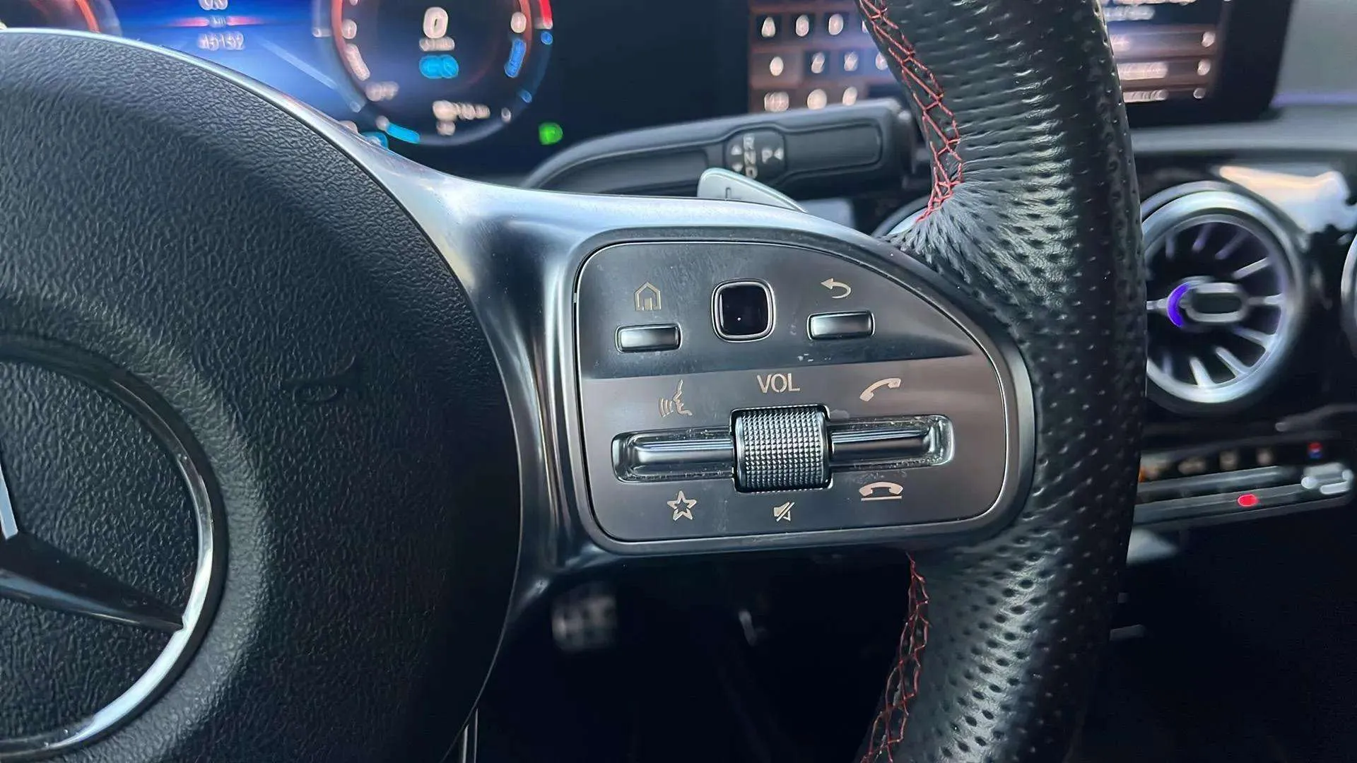 Mercedes-Benz CLA 250 e - foto 13