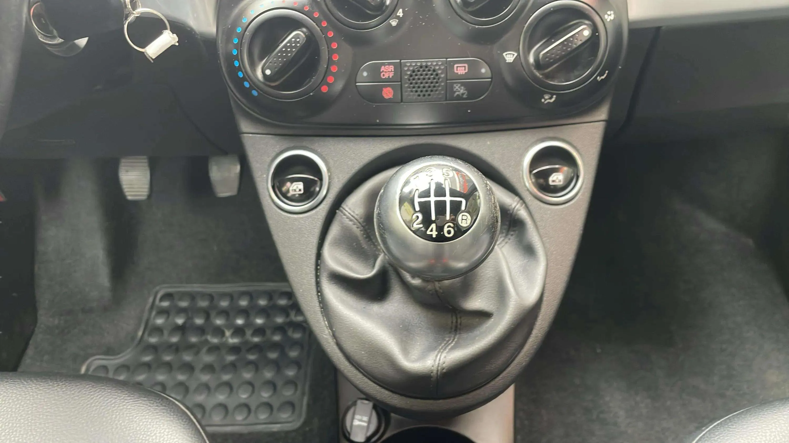 Fiat 500 Club 1.0 Hybrid - foto 14