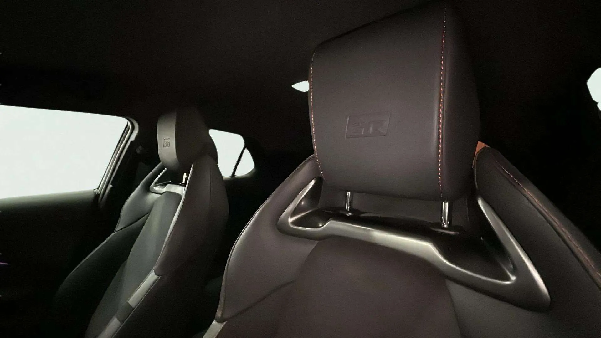 Toyota C-HR 2.0 220PH Premiere Edition GR Sport - foto 29