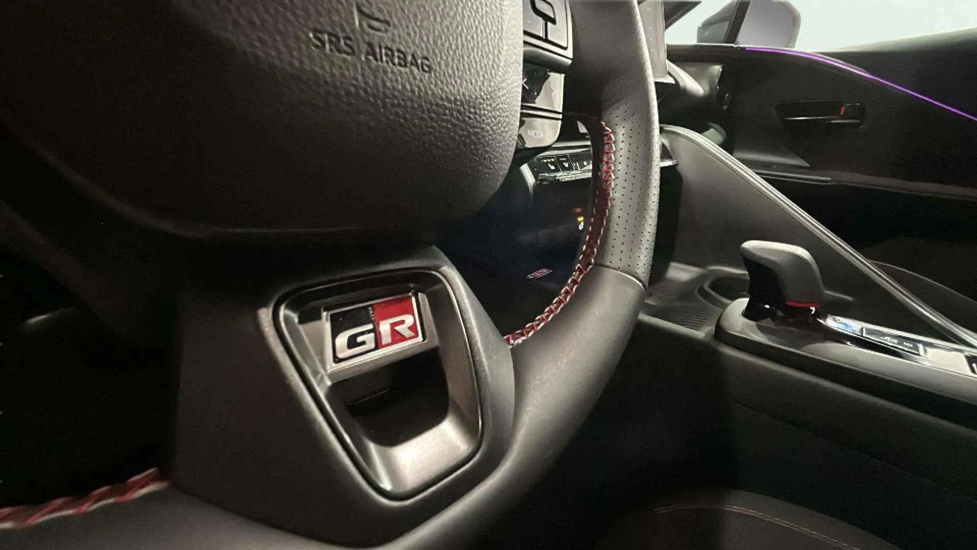 Toyota C-HR 2.0 220PH Premiere Edition GR Sport - foto 27