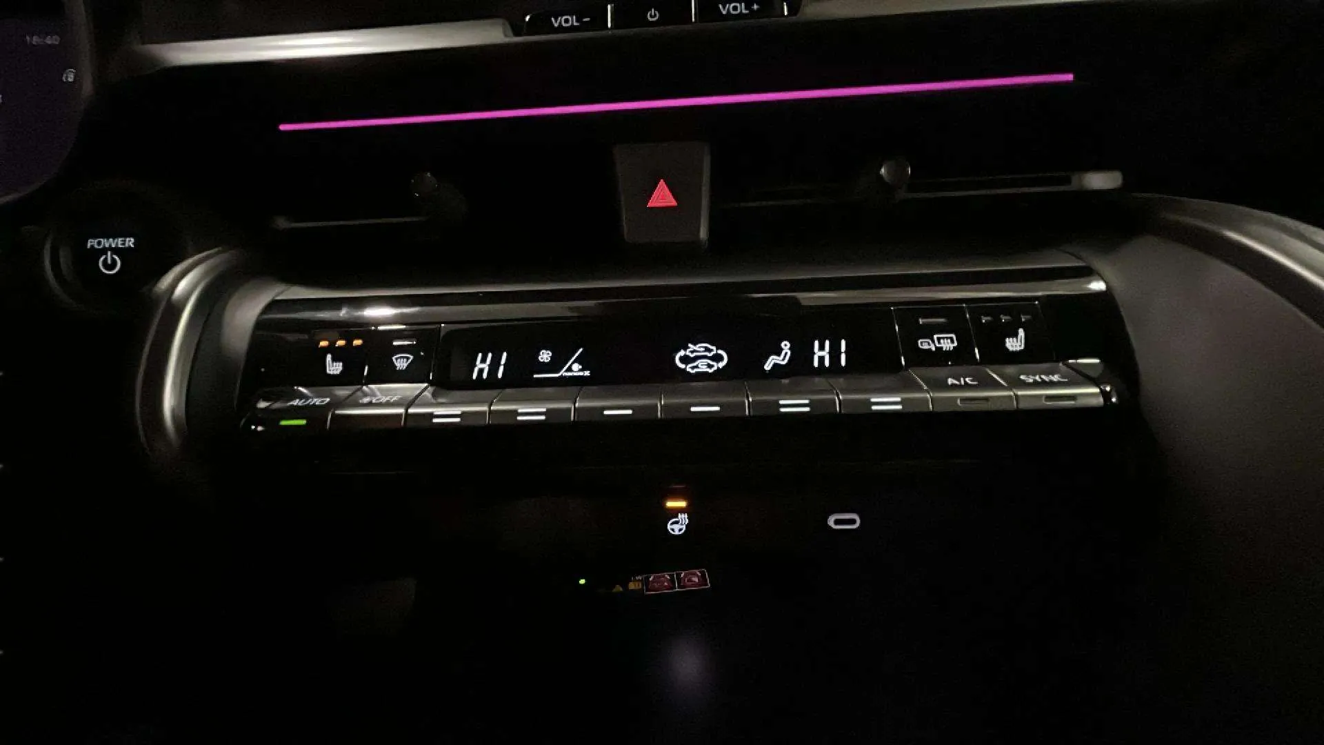 Toyota C-HR 2.0 220PH Premiere Edition GR Sport - foto 30